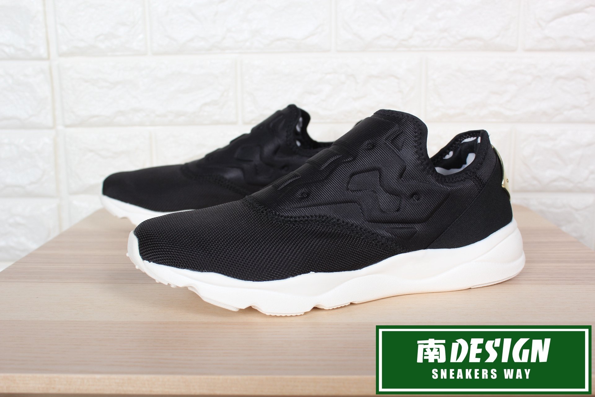 南◇現 REEBOK FURYLITE SLIP ON LEO AR2716 黑金 黑白色 金屬 懶人鞋