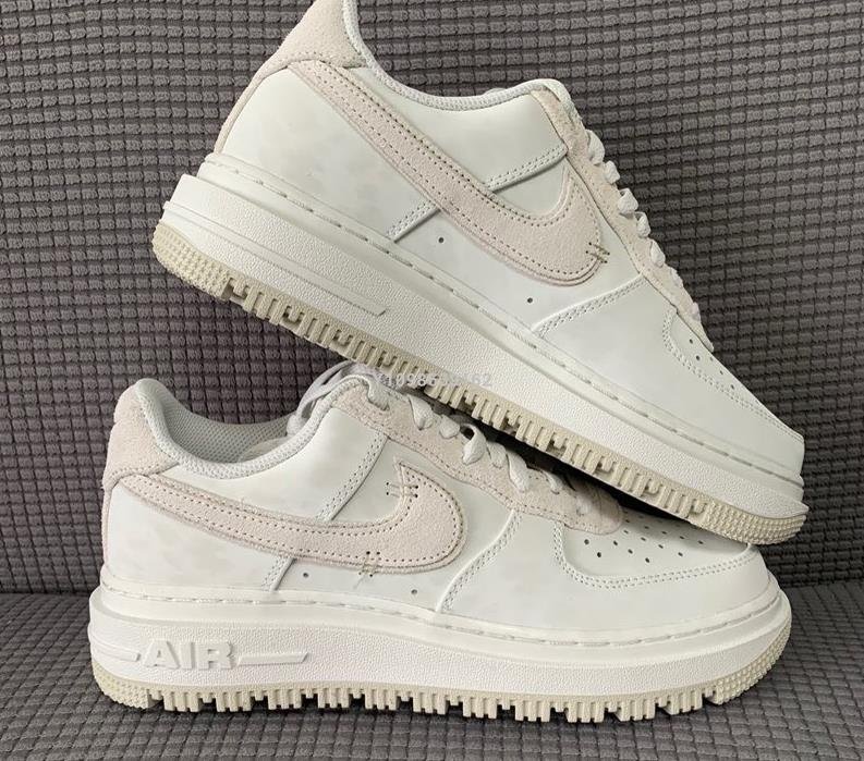 NIKE☆AIR FORCE 1 LUXE “SUMMIT WHITE” 男女可☆ 靴・ブーツ