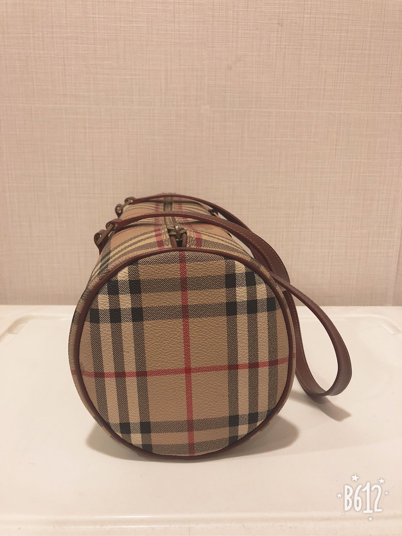 Burberry 》圓筒包專櫃正品包況優| Yahoo奇摩拍賣