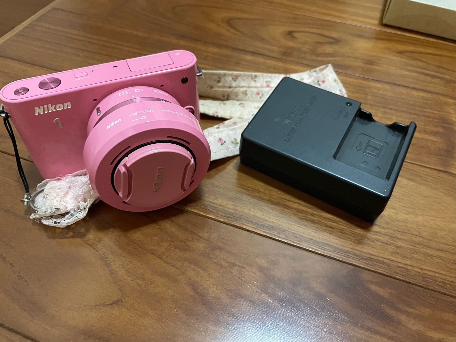 二手微單眼Nikon 1 J1 +10-30mm 粉色