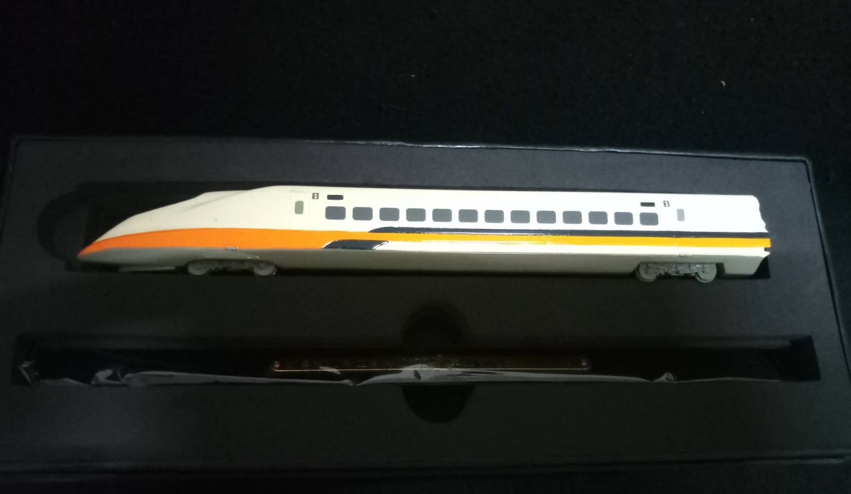 【Sun art -七絕樓】台灣高鐵700T型列車，2004年出廠紀念款模型。