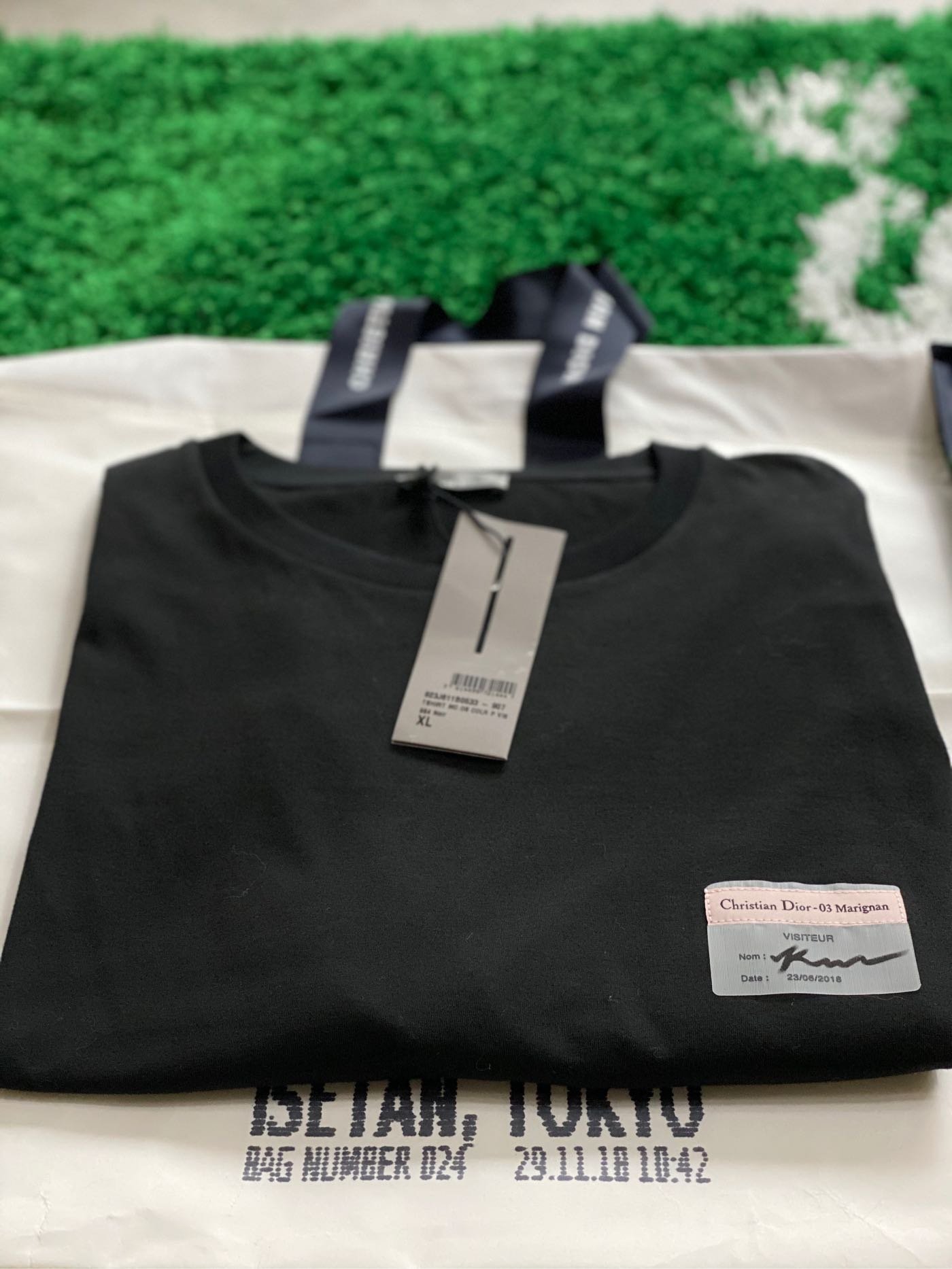 逸品釋出全新正品日本伊勢丹限定kaws 親筆簽名dior Homme T Shirt With Visitor Patch X Kaws Size Xl Yahoo奇摩拍賣