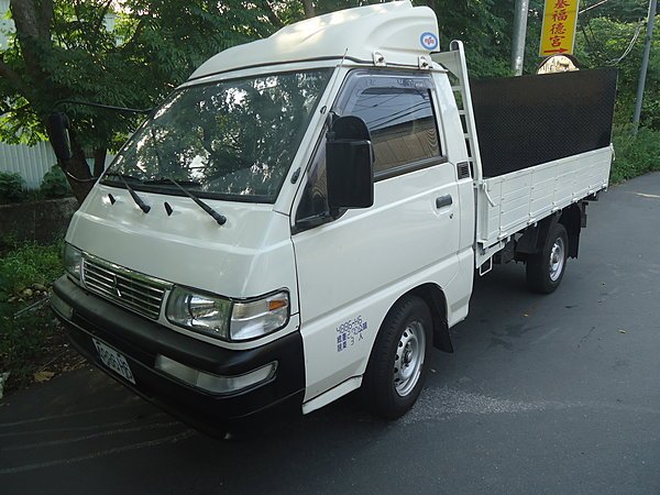 2013 Mitsubishi 三菱 商用車