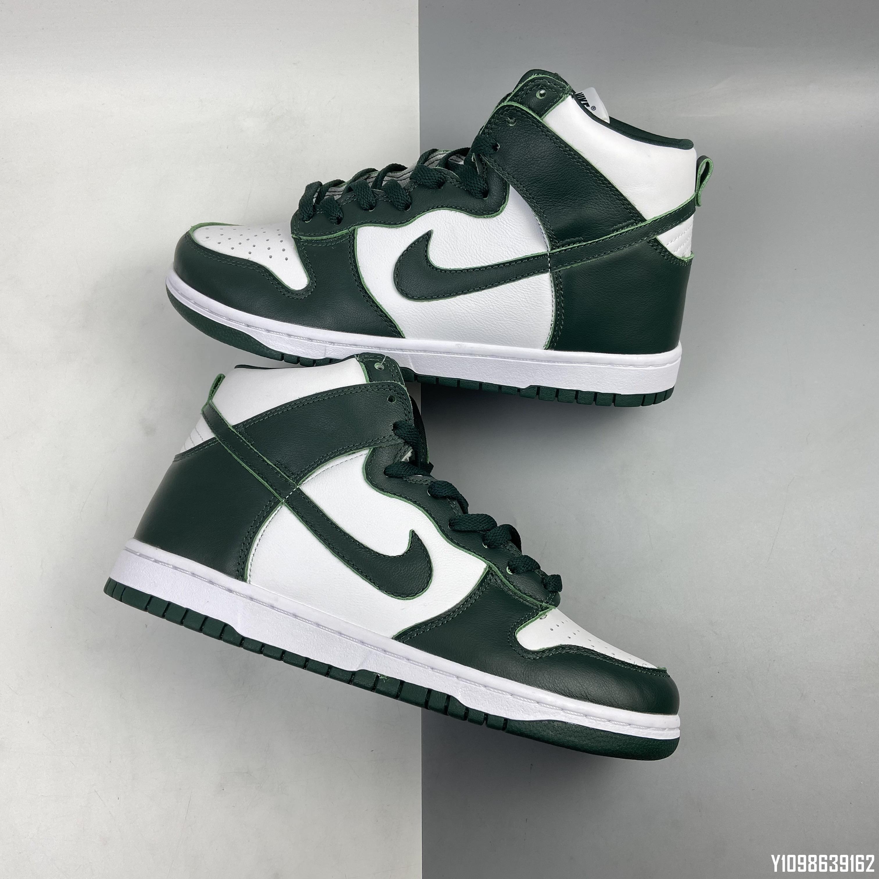 NIKE SB Dunk High Pro