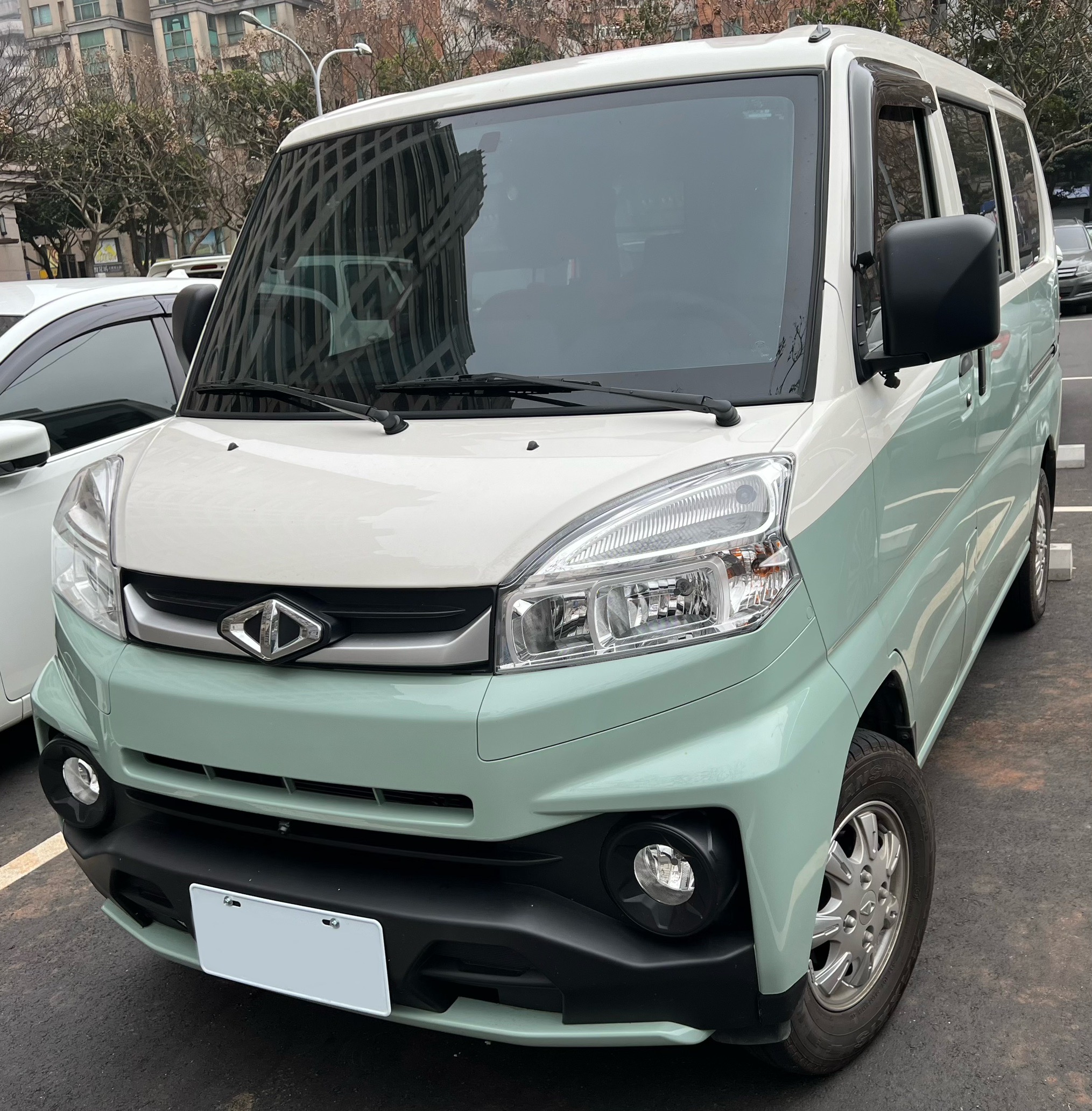 2023 Mitsubishi 三菱 商用車