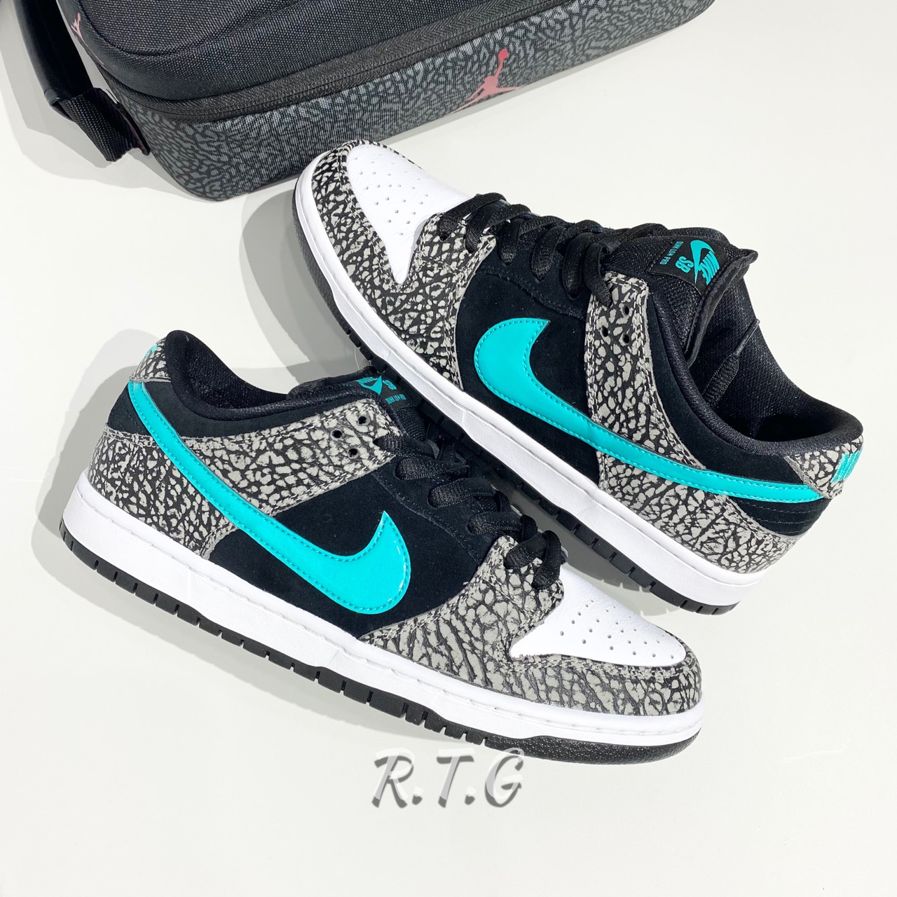 安心発送】【安心発送】28cm NIKE SB DUNK LOW PRO ELEPHANT Atmos