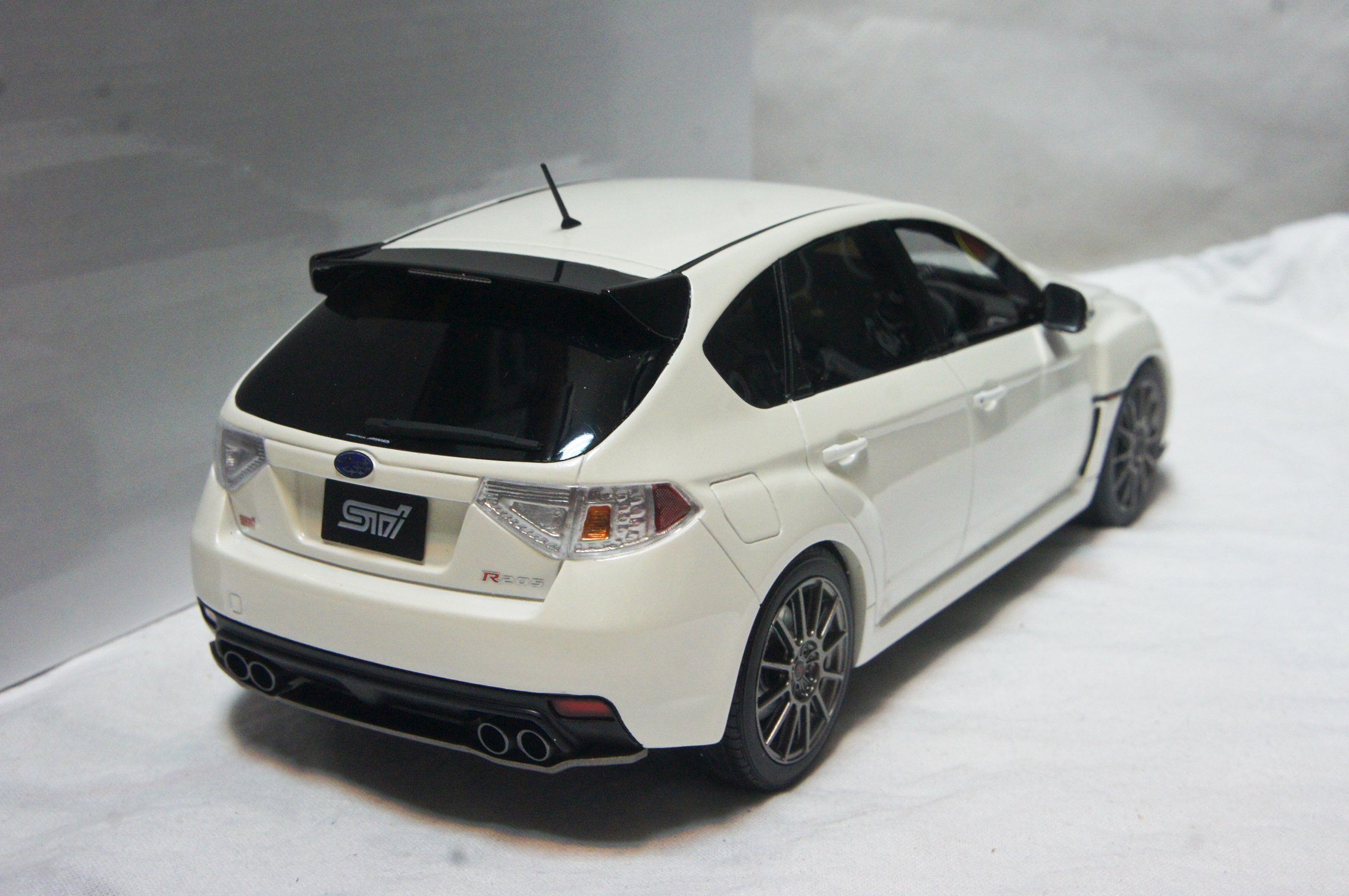 特價現貨】1:18 Otto Subaru Impreza STI R205 2010 白色※限量樹脂車