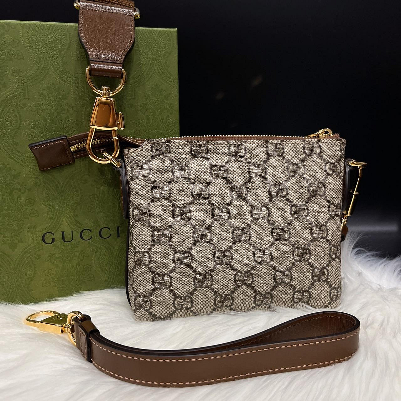 哈極品】全新品《GUCCI 古馳字紋PVC拚咖皮迷你款拉鍊肩背包/斜