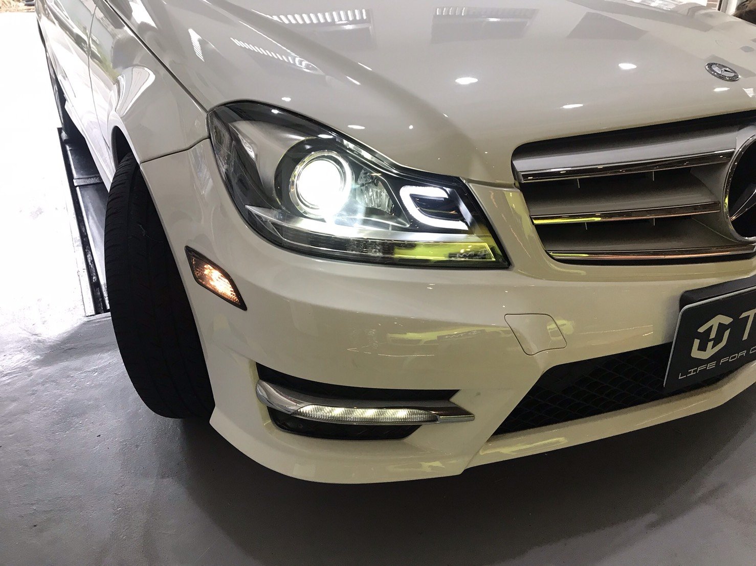 TWL台灣碳纖 全新BENZ W204 12 13 14 C250 AMG LED 小C魚眼投射大燈組台灣DEPO公司貨