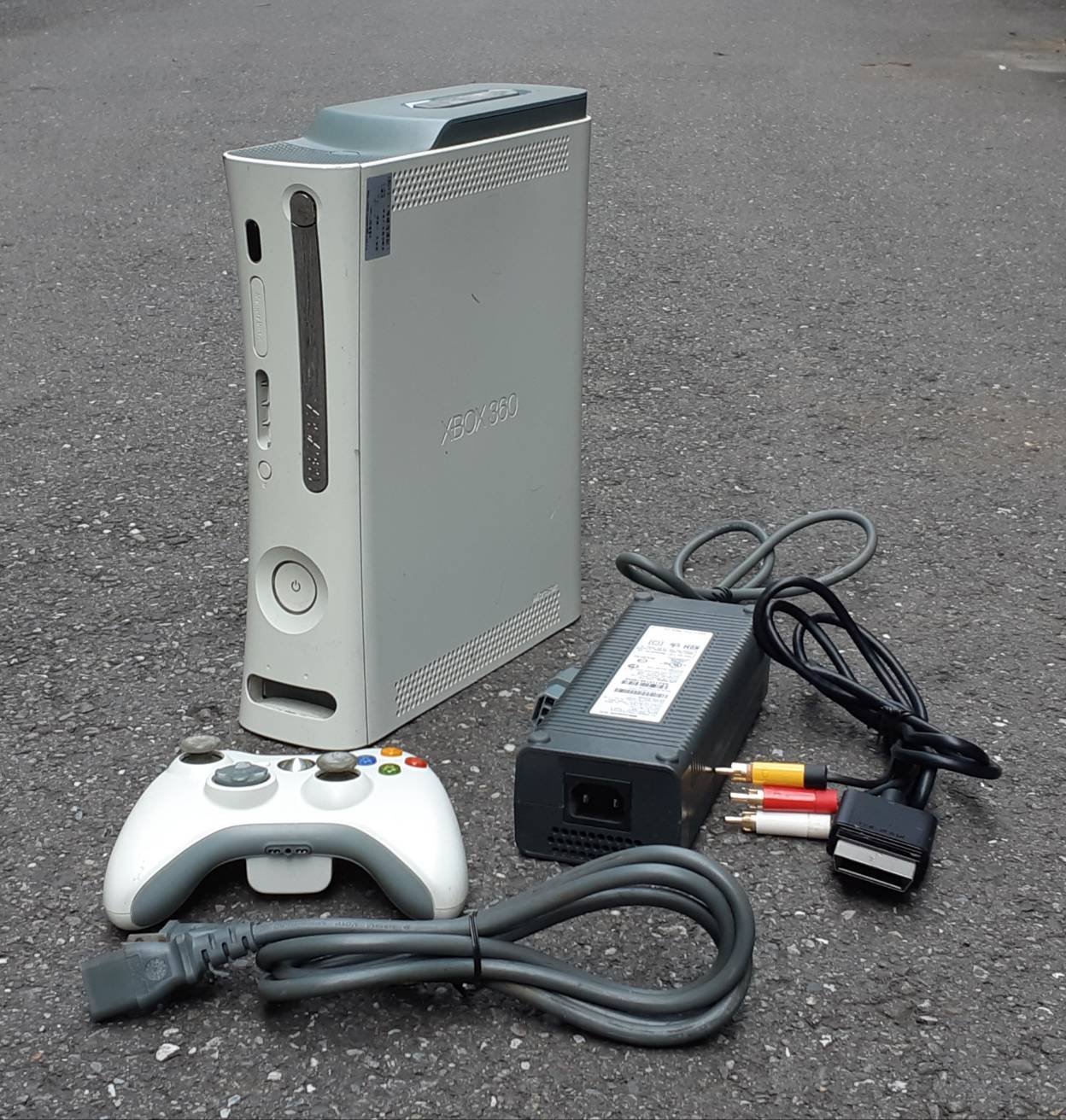 二手~XBOX 360 遊戲主機 + 1 手把~功能正常