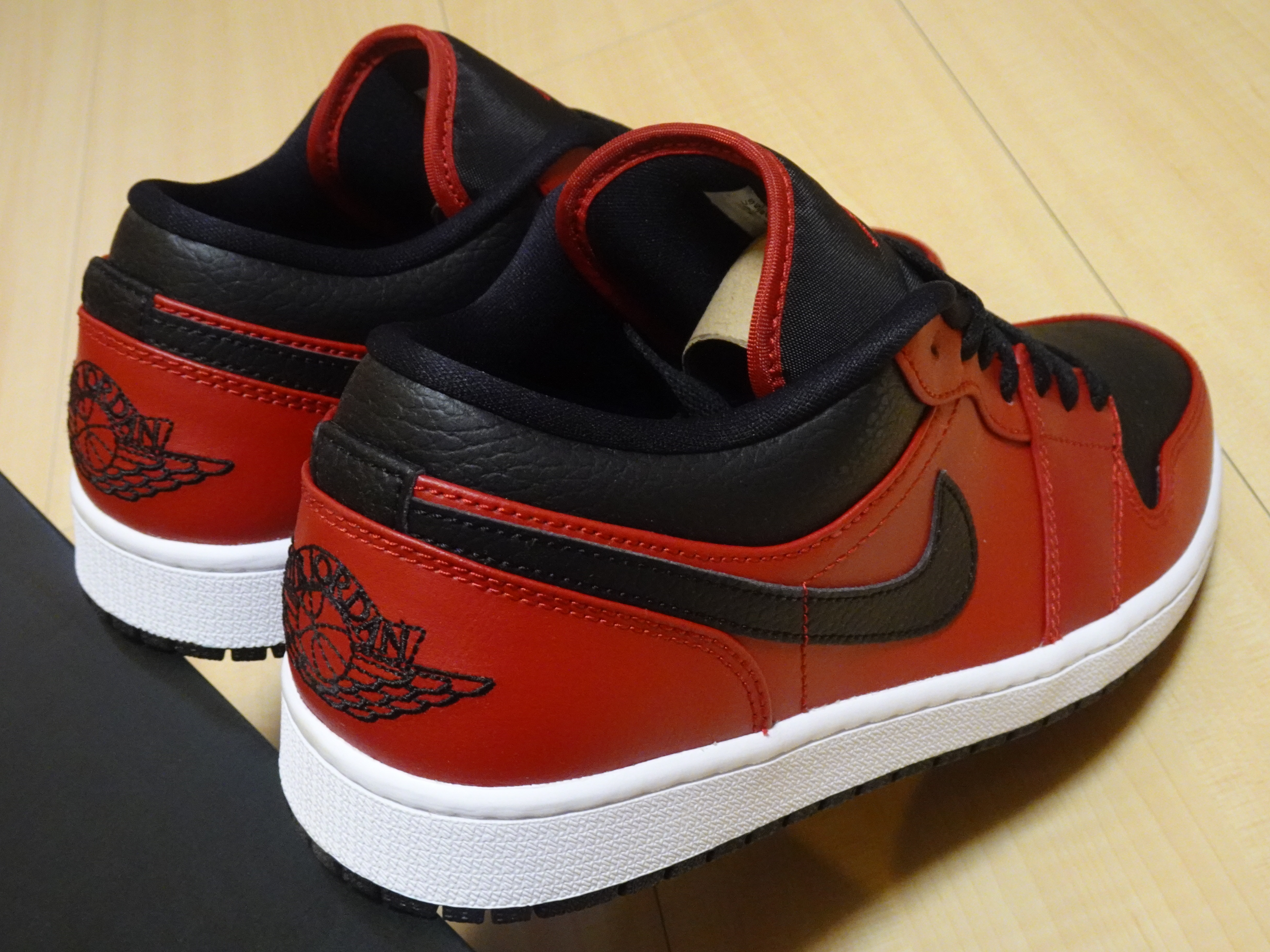 NIKE AIR JORDAN 1 LOW AJ1 飛人喬丹一代芝加哥公牛配色紅黑白黑勾反轉