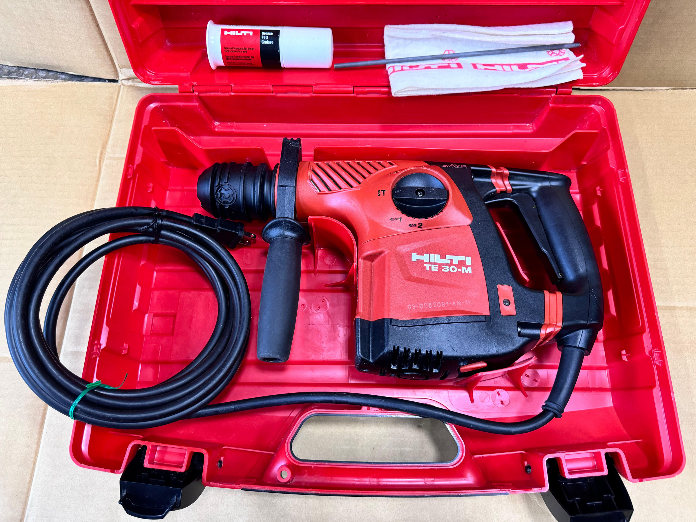 外匯嚴選 HILTI 喜得釘 TE 30 M AVR 四溝 免出力電鎚鑽/電鑽 鎚鑽 9成新/中古/二手/日本原裝