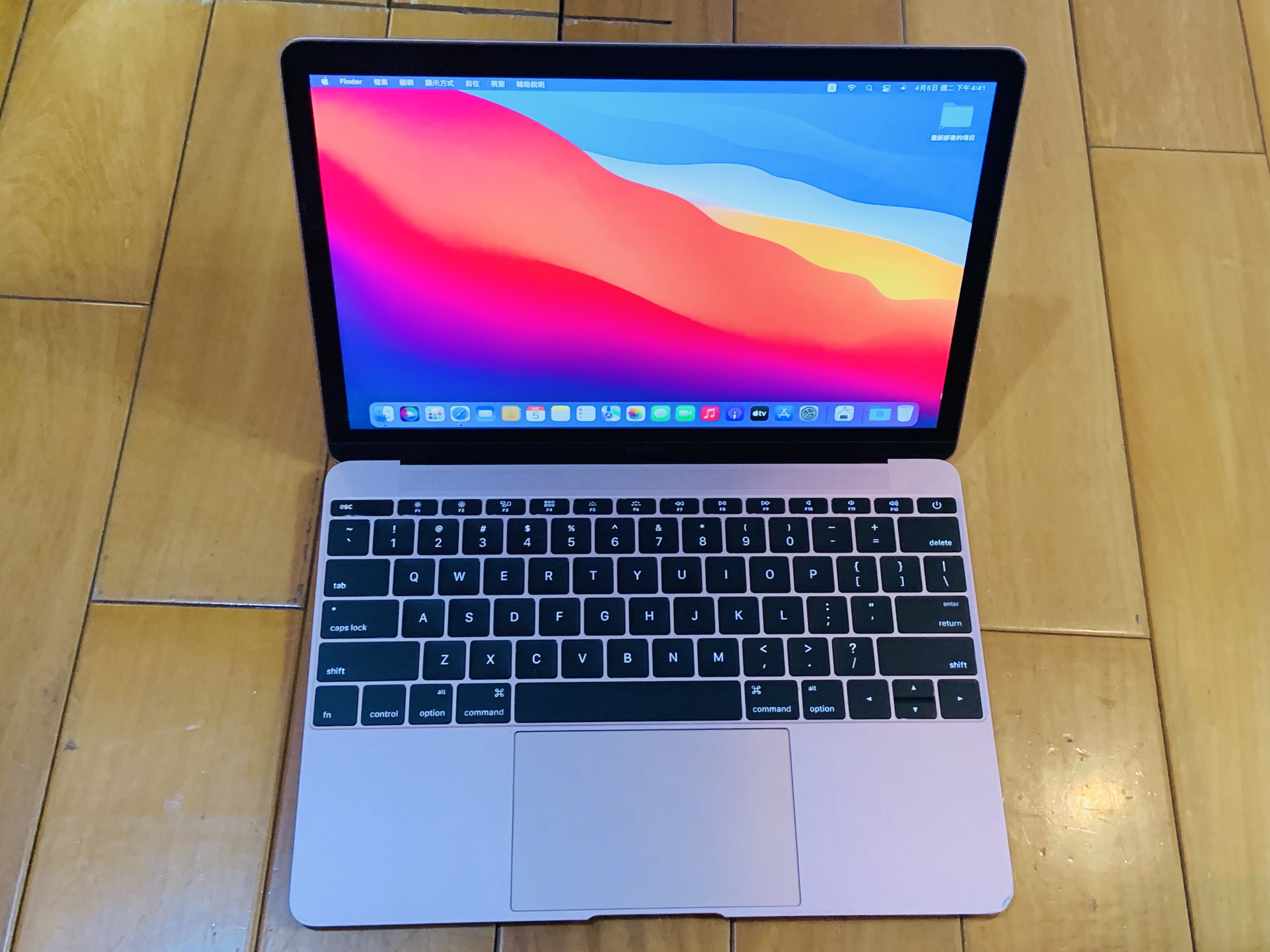 台中2016年MacBook Retina 12吋m3 8G 256G 有傷玫瑰金Apple 蘋果電腦