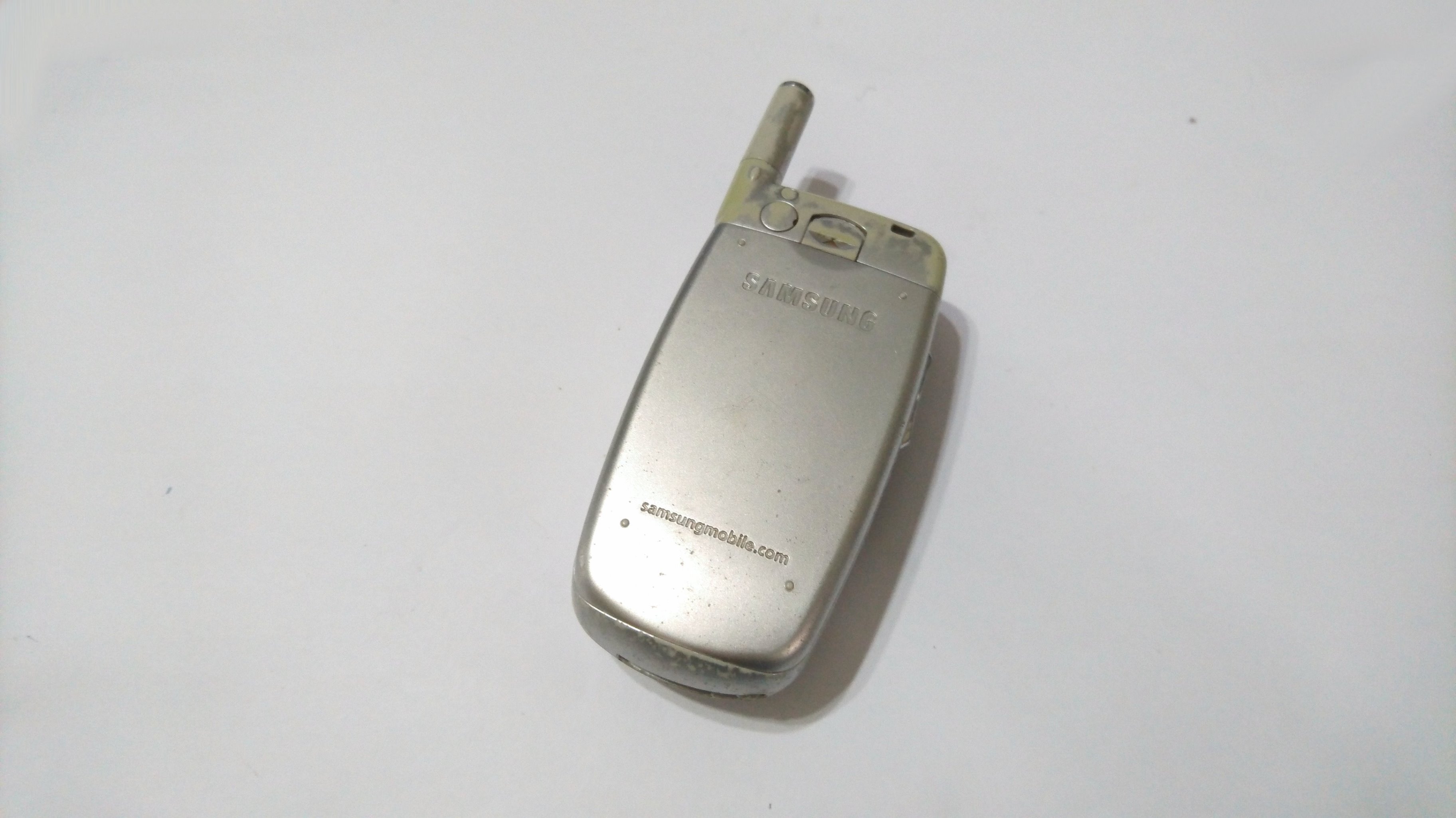 ✩手機寶藏點✩ Samsung Anycall SGH-E608 摺疊式手機《附電池+旅充或