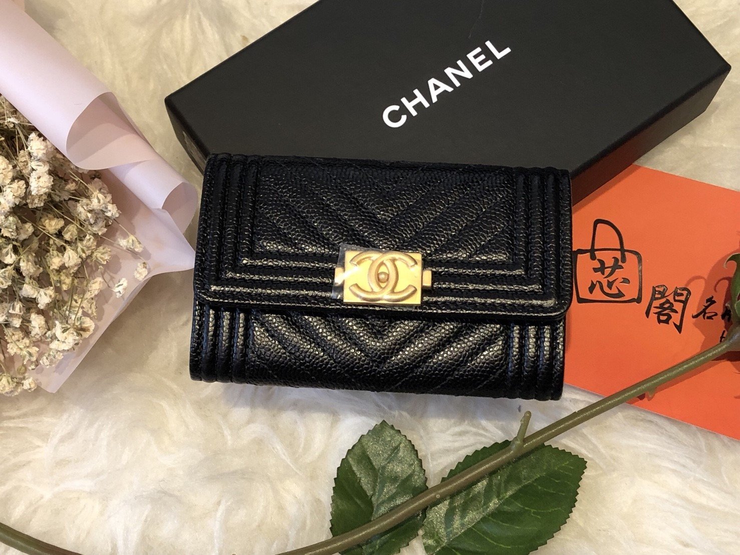 芯閣名牌精品店※ Chanel A80603 Boy 黑色荔枝皮牛皮v紋金釦釦子卡片夾全新現貨| Yahoo奇摩拍賣