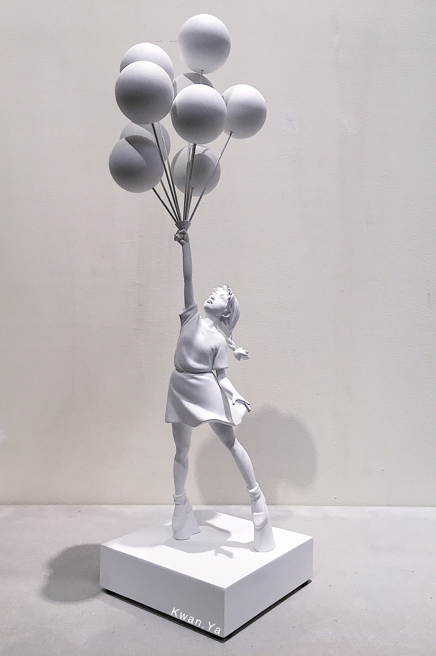 Banksy Flying Balloons Girl 氣球女MedicomToy SYNC 藝術公仔Kaws