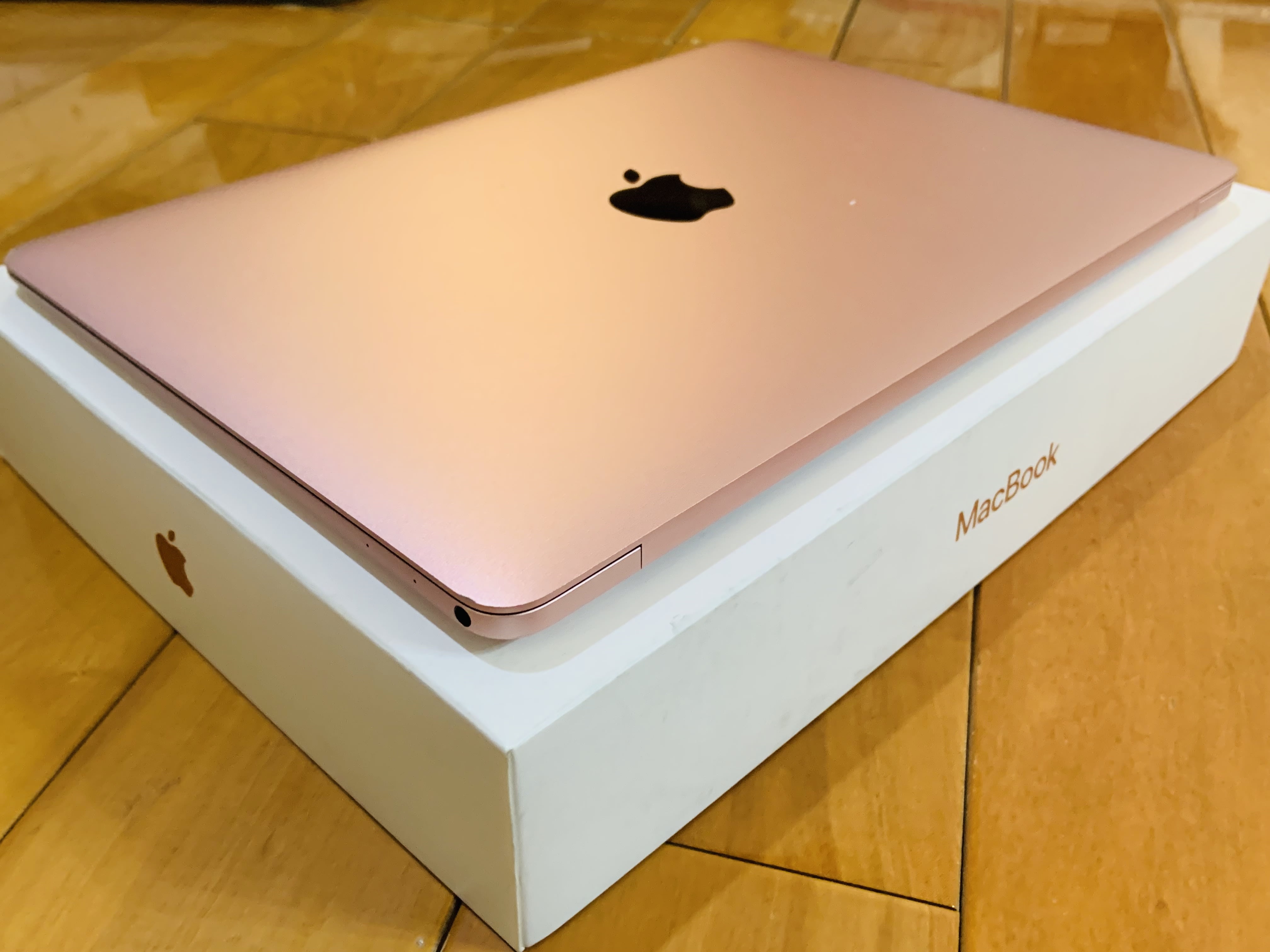 台中2016年MacBook Retina 12吋m3 8G 256G 有傷玫瑰金Apple 蘋果電腦