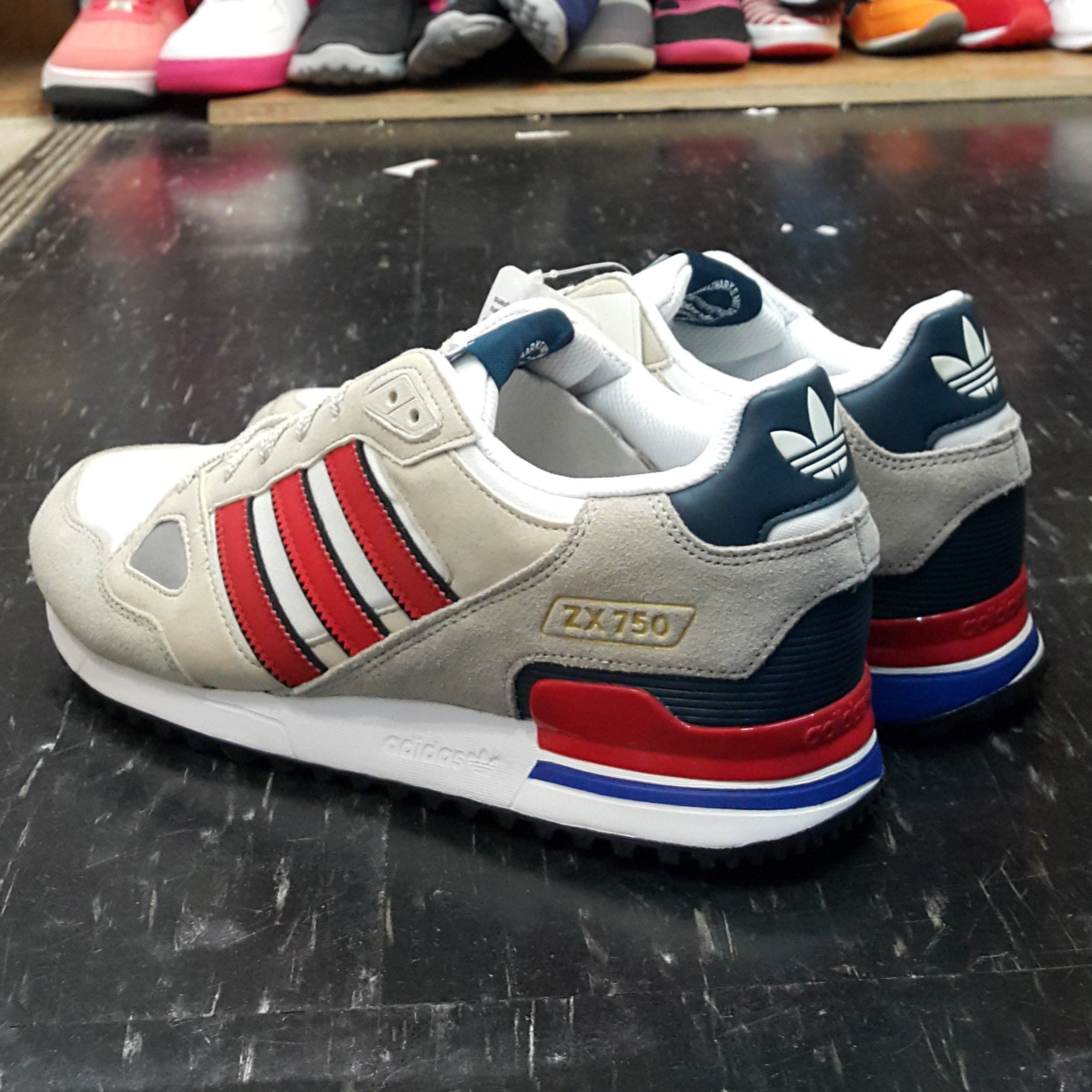 adidas ZX 750 白色米白色白紅紅色麂皮帆布復古慢跑鞋Q23658 | Yahoo 