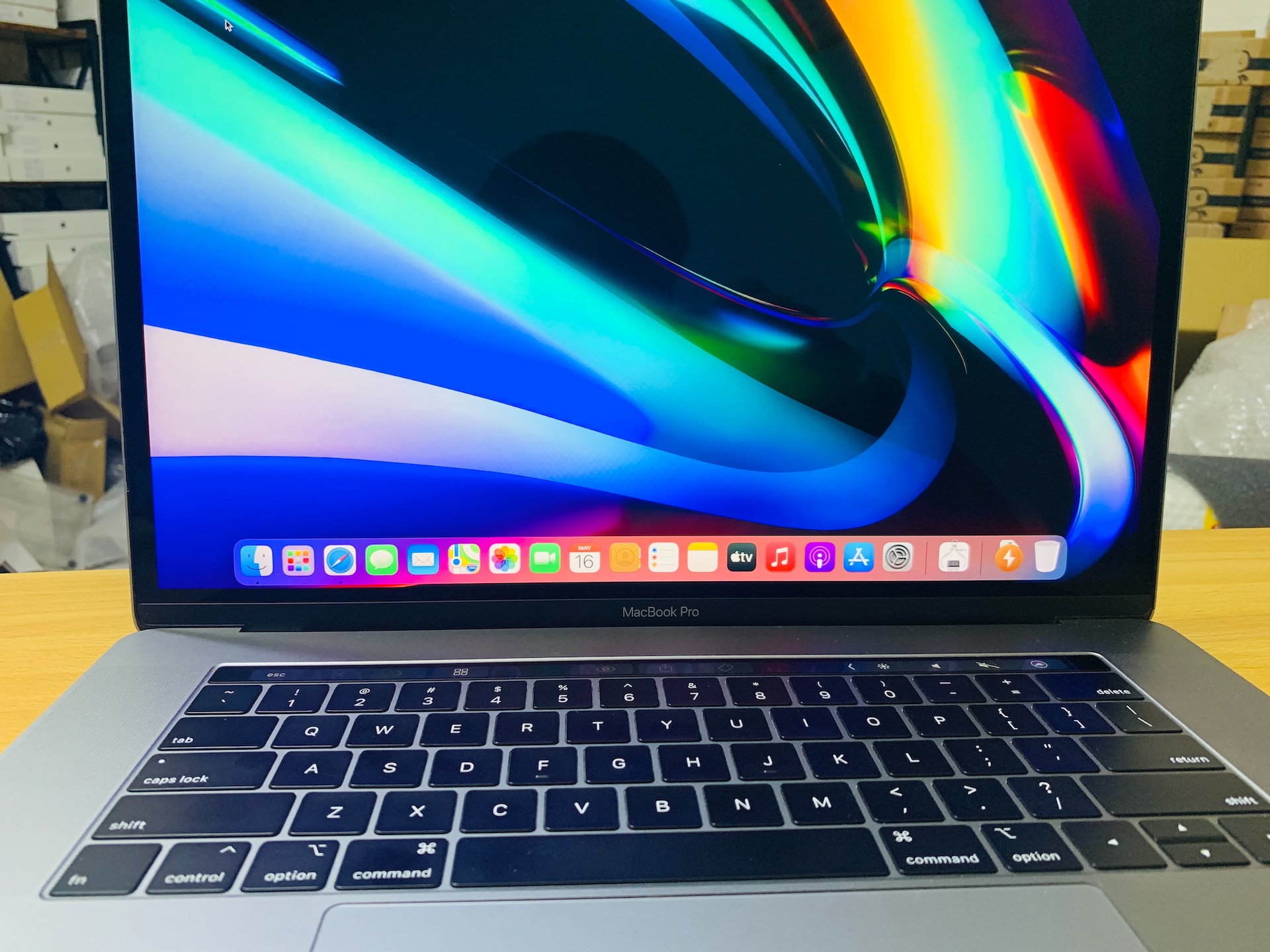 售】2017年MacBook Pro Touch bar 15吋i7 16G 512G 獨顯4G 英文鍵盤