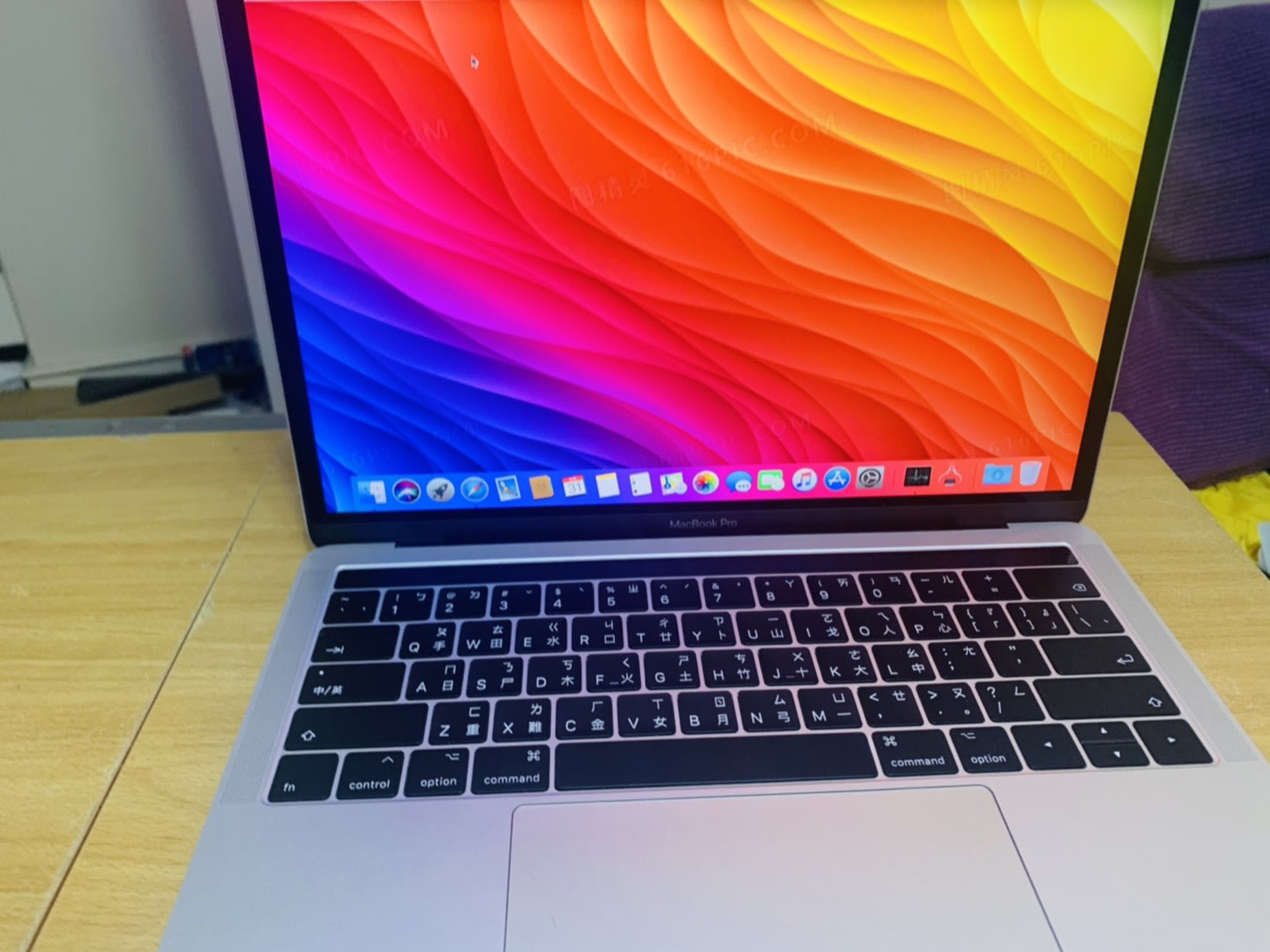 エッセンシャルコンフォート 超美品 Macbook Pro 15インチ 8G/SSD240GB