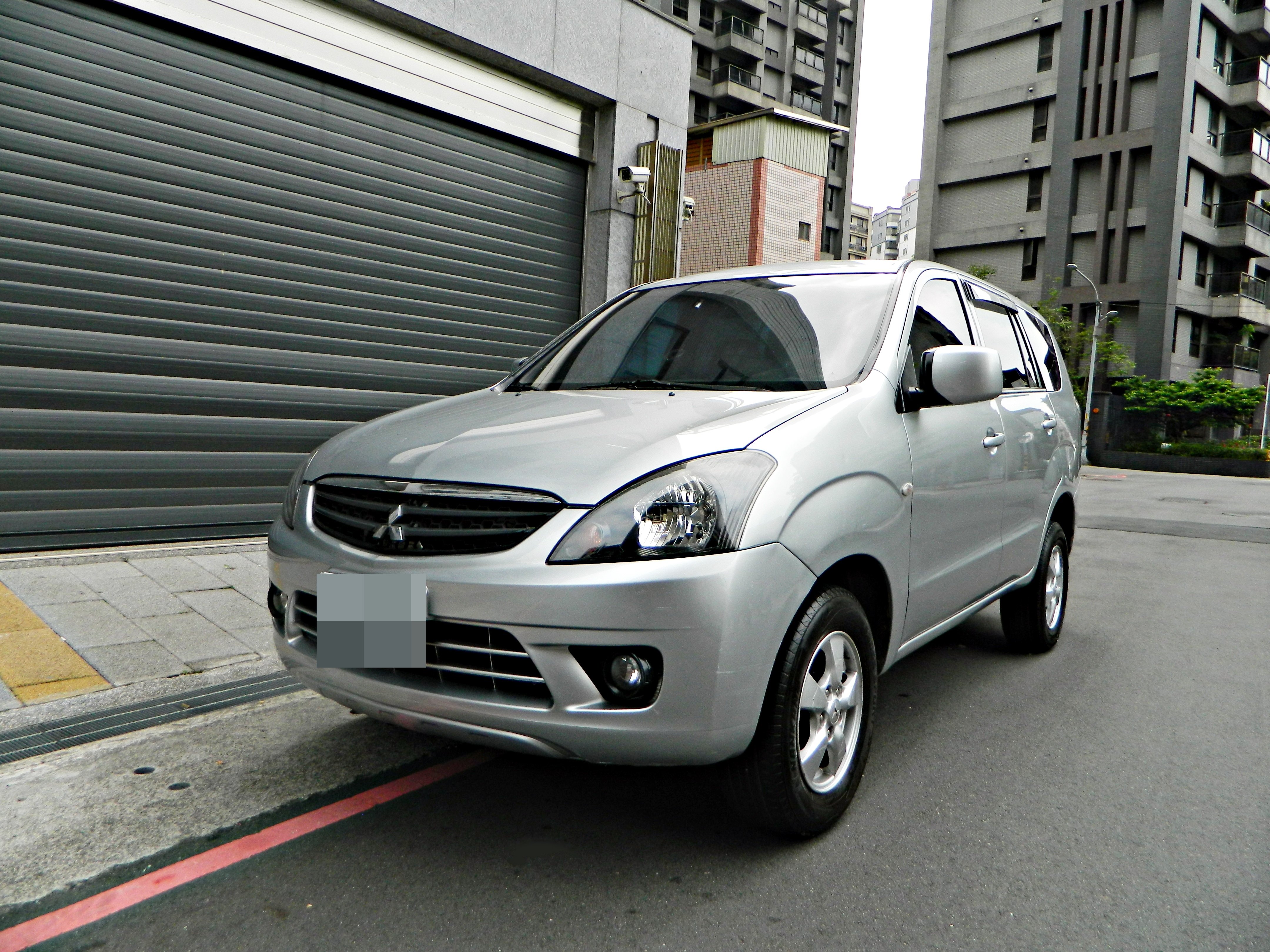 2015 Mitsubishi 三菱 Zinger