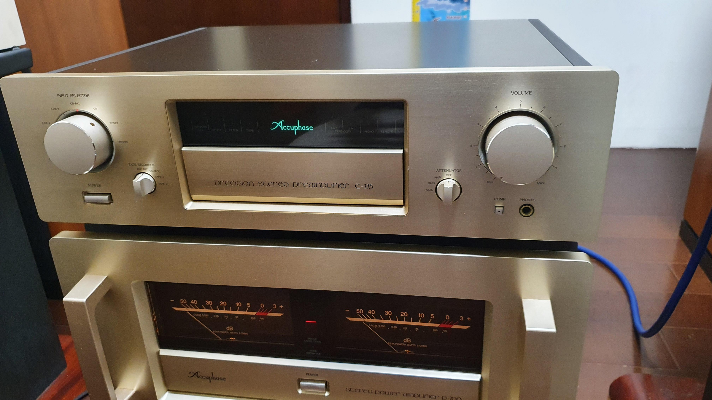 Accuphase C-275(前級) + P-700(後級)