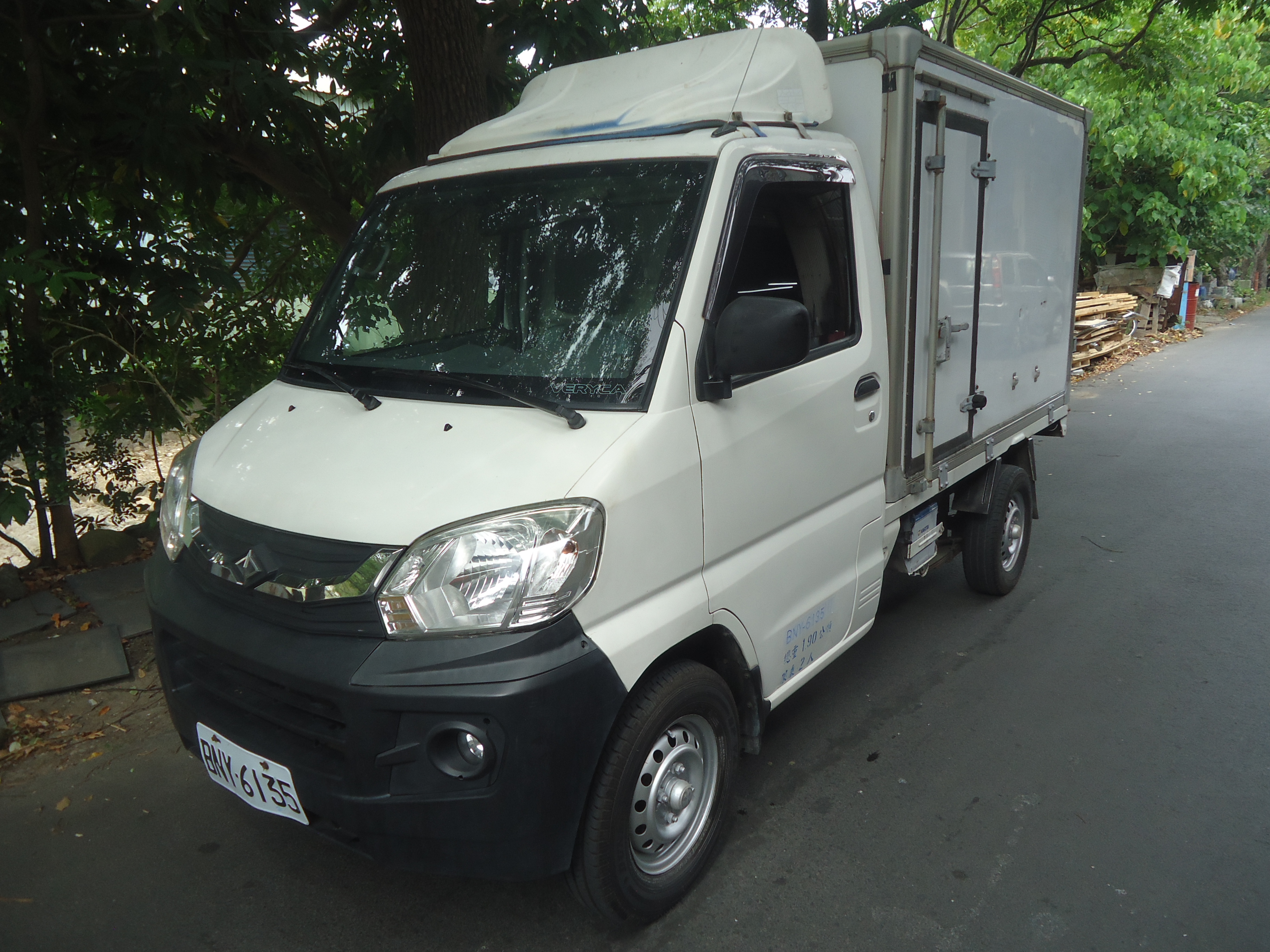 2015 Mitsubishi 三菱 商用車