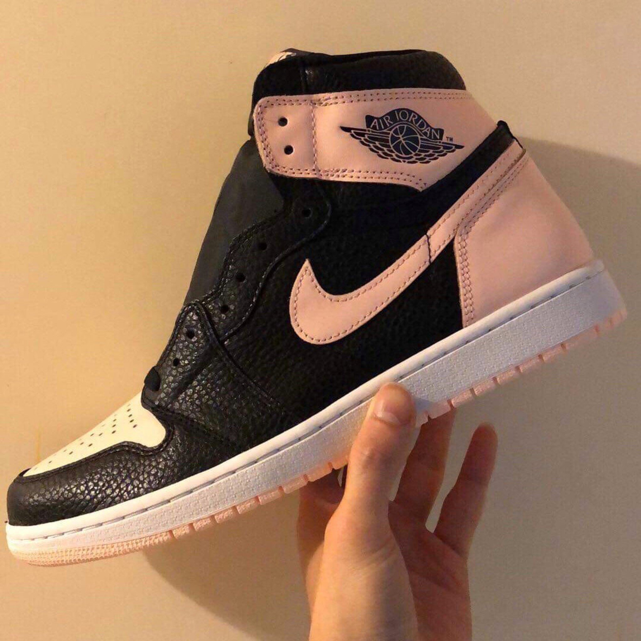 超低價Nike Jordan 1 黑粉腳趾Crimson Tint us11 喬丹AJ1 湖人芝加哥