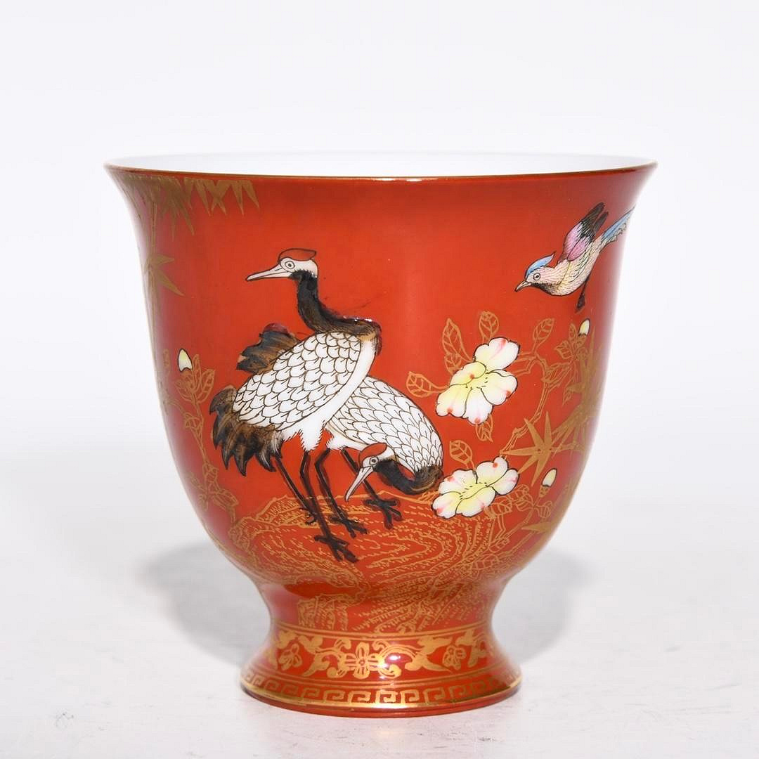 清乾隆珊瑚紅描金花鳥紋高足杯，高7.5cm直徑7.8cm141064 瓷器青花粉彩 