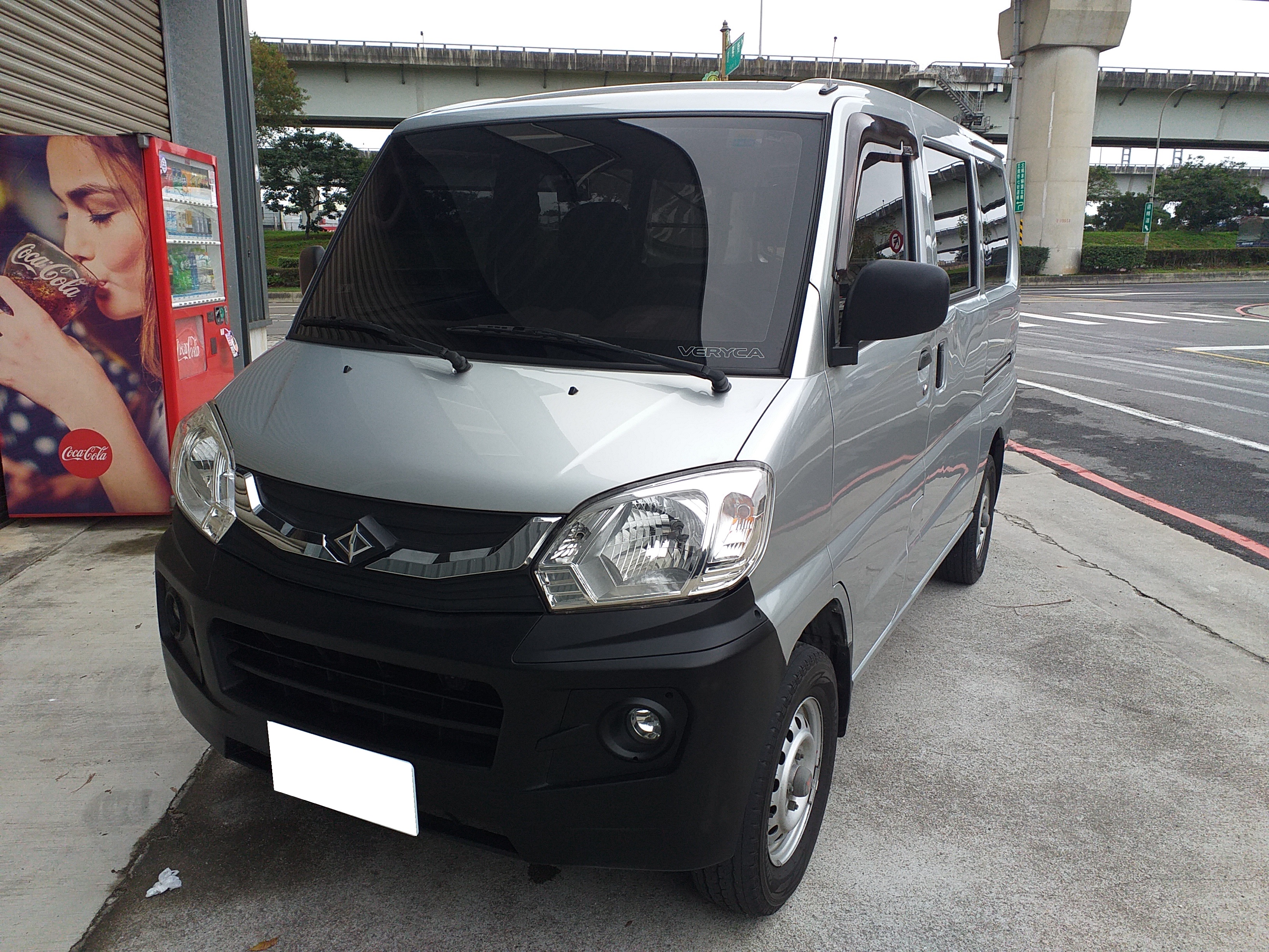 2013 Mitsubishi 三菱 商用車