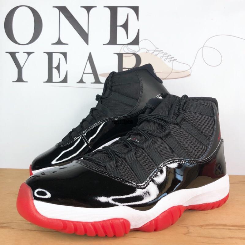 正品】ONE YEAR_ Air Jordan 11 Bred 大魔王全黑黑紅漆皮高筒籃球