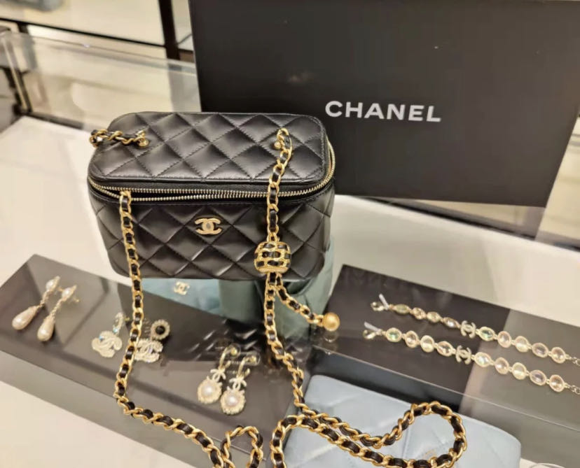 CHANEL ココ キャビアスキン ポーチ ヴィンテージ シャネル – PETIT