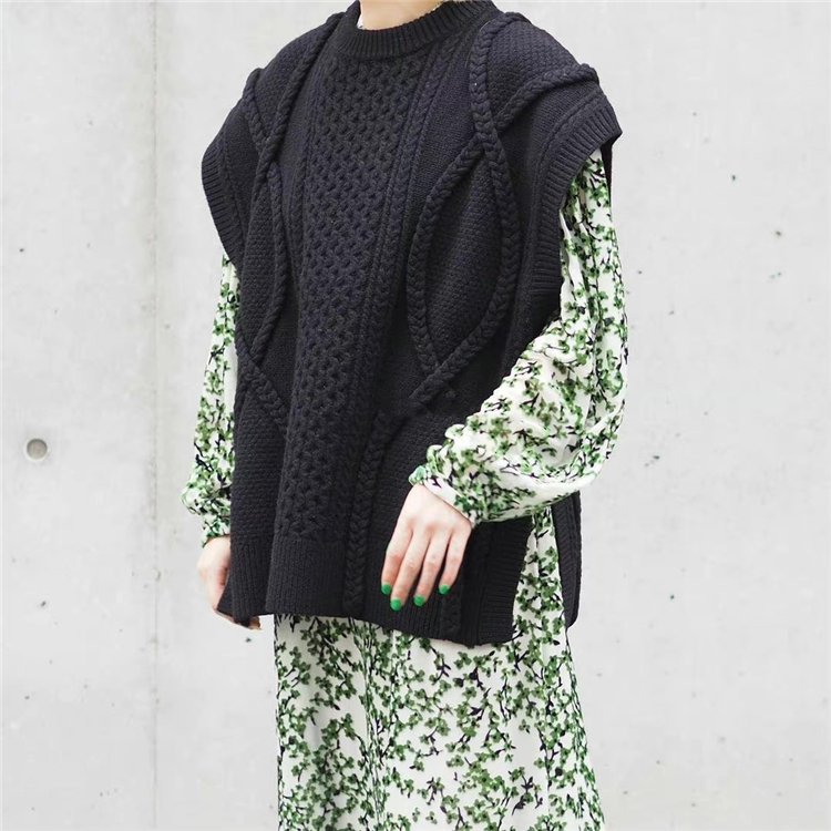 預購】日本CLANE冬21新入荷3D CABLE SLIT KNIT VEST立體麻花編織圓領側