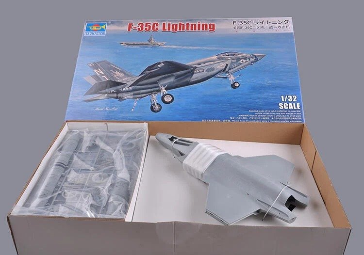 ビッグ割引 トランペッター 1/32 アメリカ海軍 F-35C ライトニング