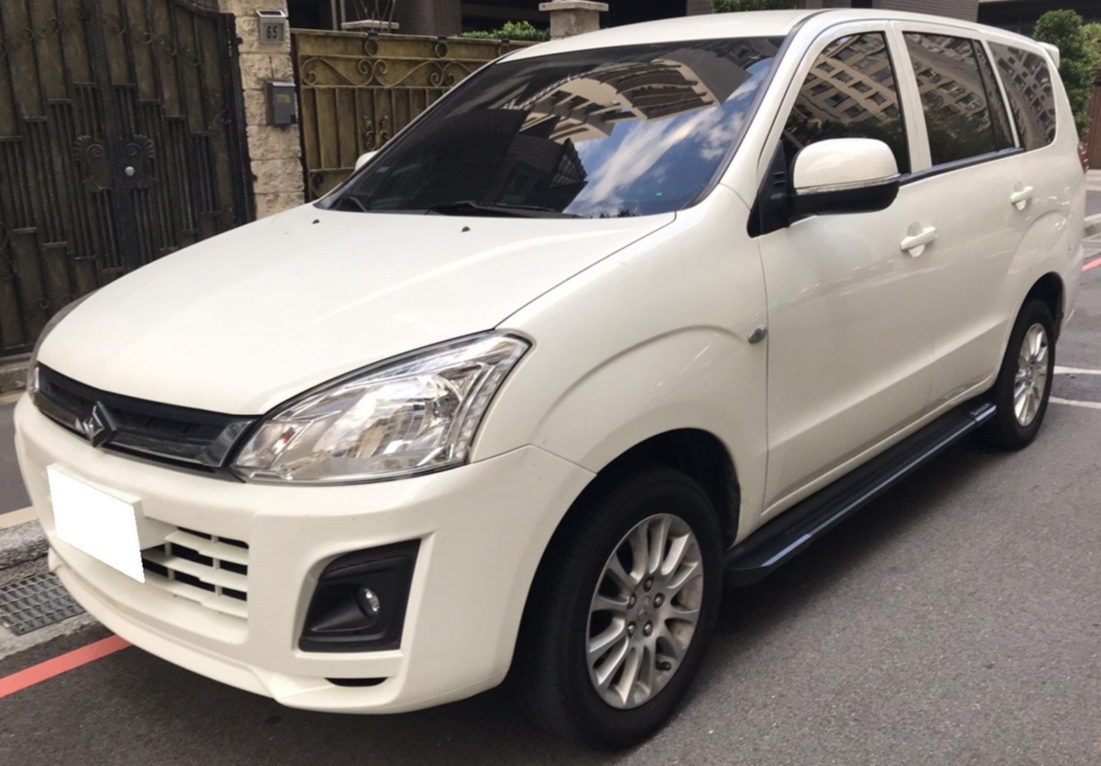 2017 Mitsubishi 三菱 Zinger