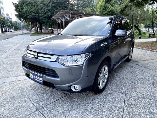 2016 Mitsubishi 三菱 Outlander