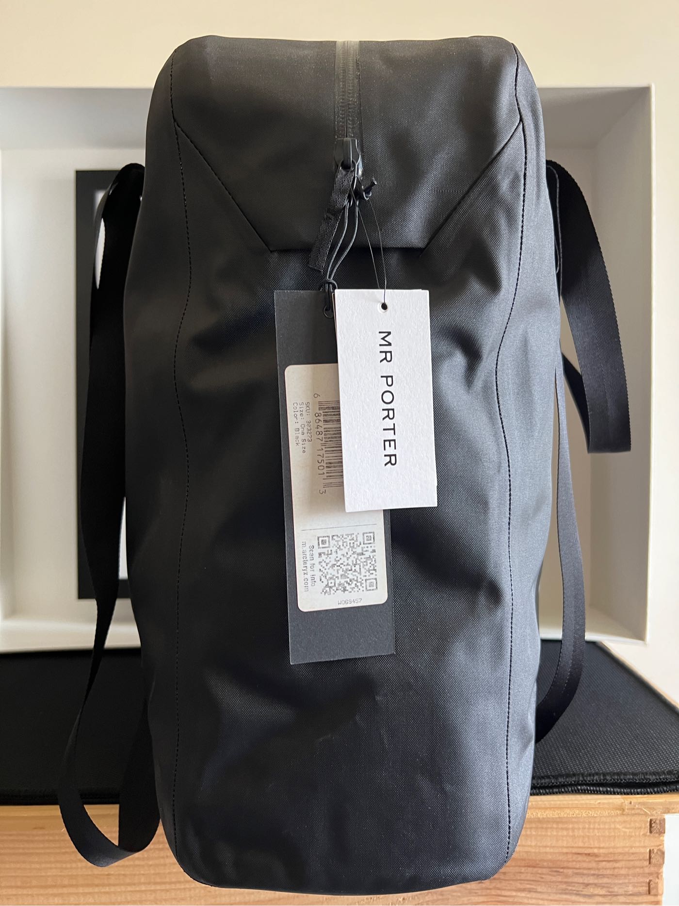 全新正貨始祖鳥arc'teryx veilance seque tote 現貨，黑色！ | Yahoo