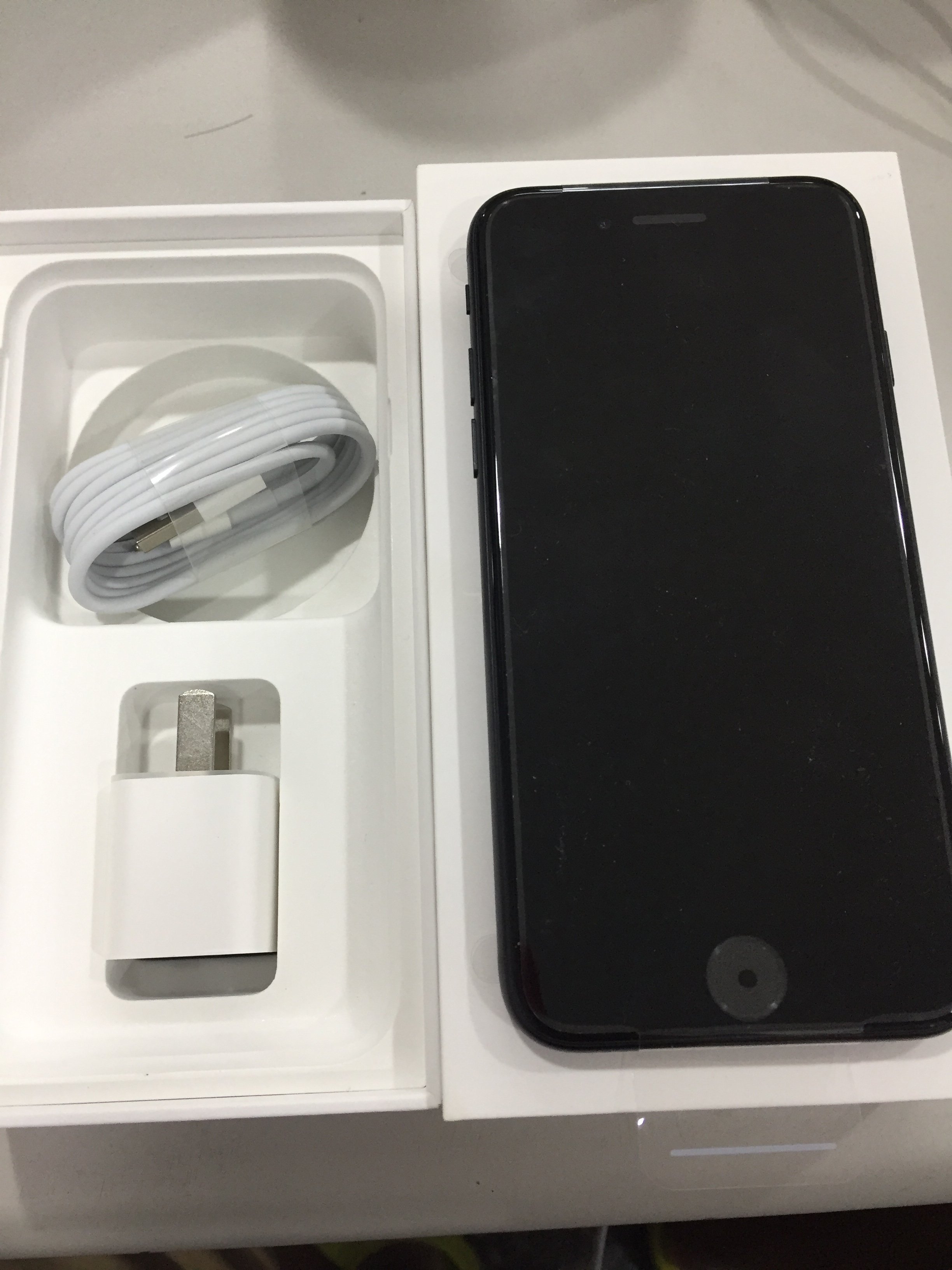 **最殺小鋪**中古 APPLE IPHONE7 128g 消光黑 無傷/有傷 二手蘋果手機另有 i7plus128G