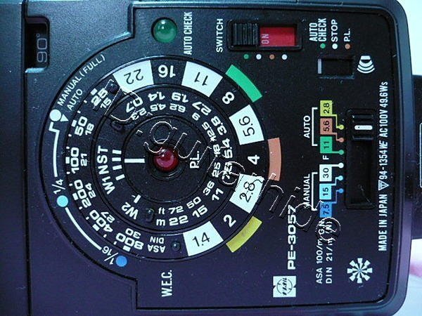 防潮箱裡NATIONAL PE-3057 閃光燈底片機神燈全台品項最優絕版割愛釋出