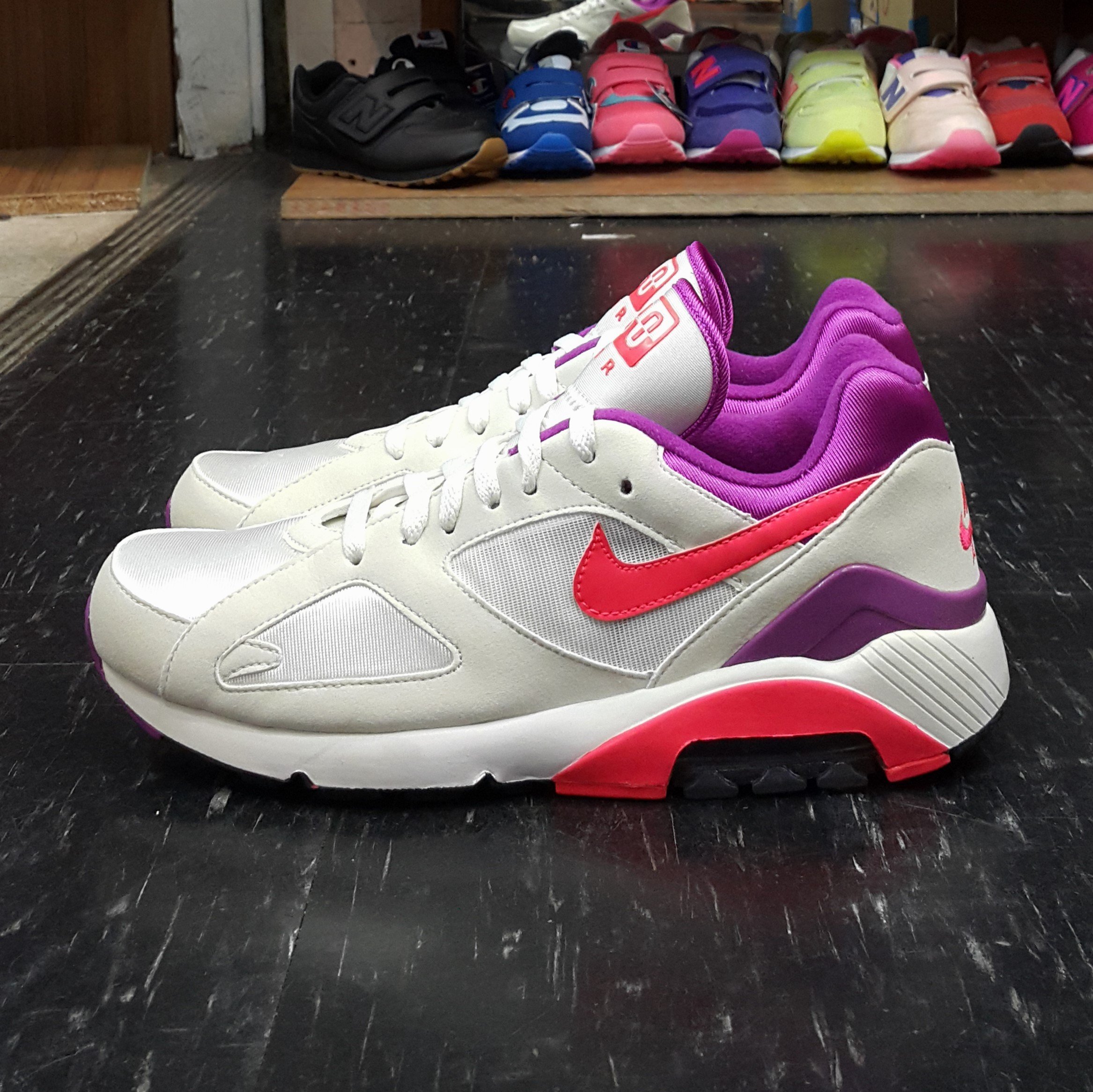 NIKE AIR MAX 180 白色米白色桃紅色復古氣墊慢跑鞋626960-165 | Yahoo