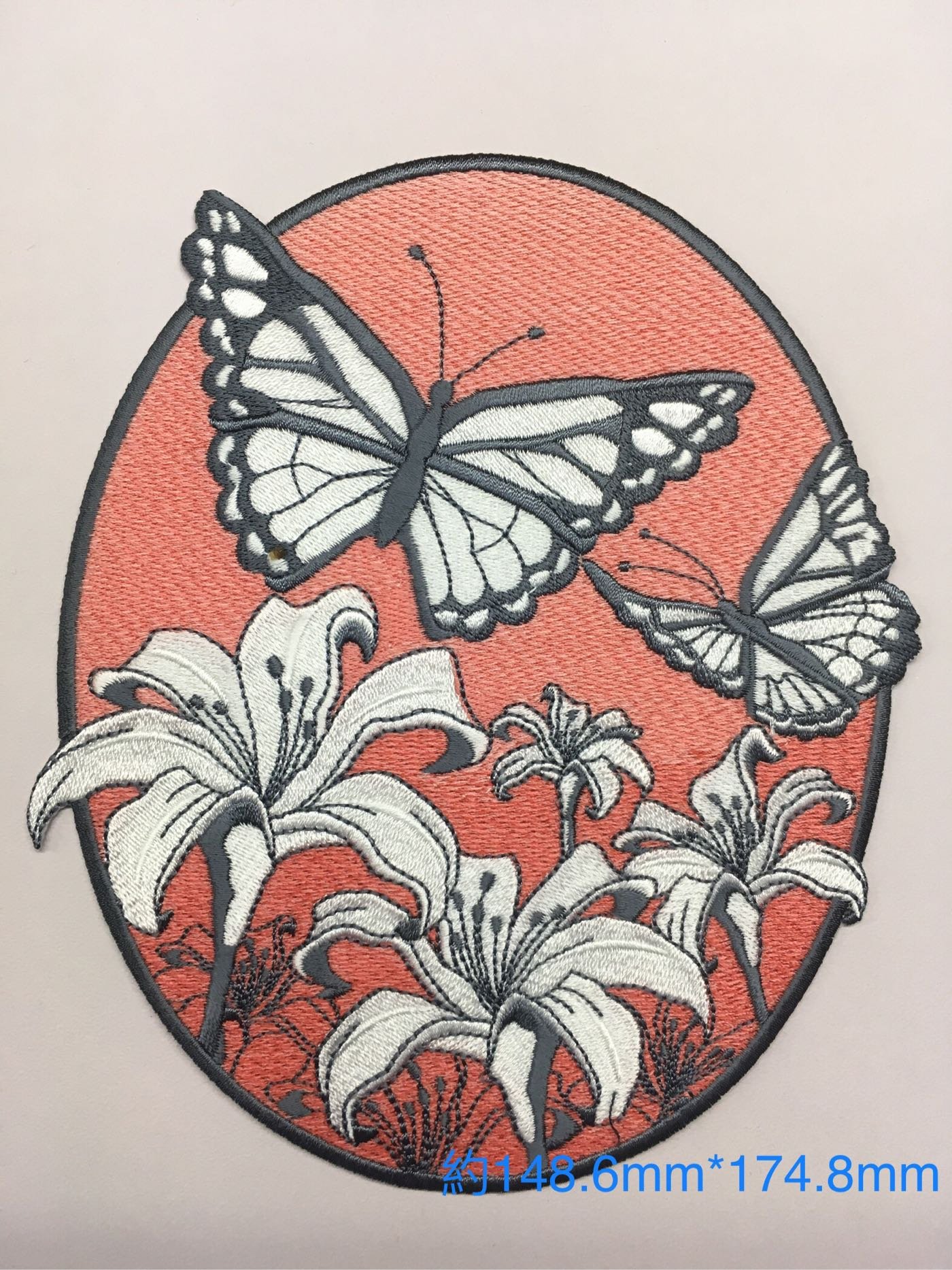 IANS 刺繡設計　　蝴蝶和百合—繡花貼布/繡花貼紙