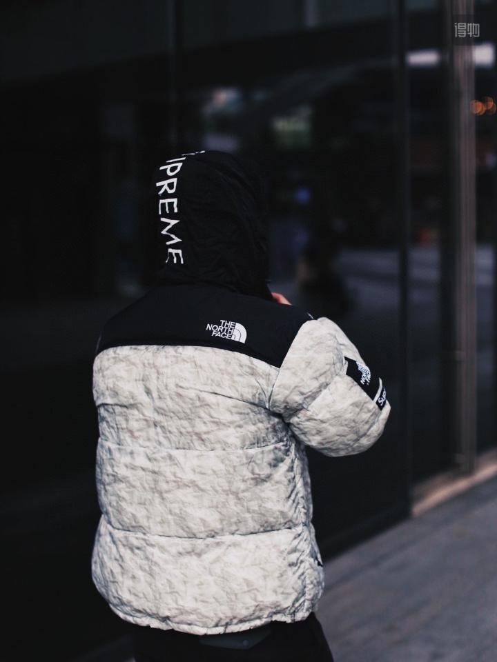 TNF Supreme FW19 The North Face Paper Print Nuptse 皺紙羽絨衣 