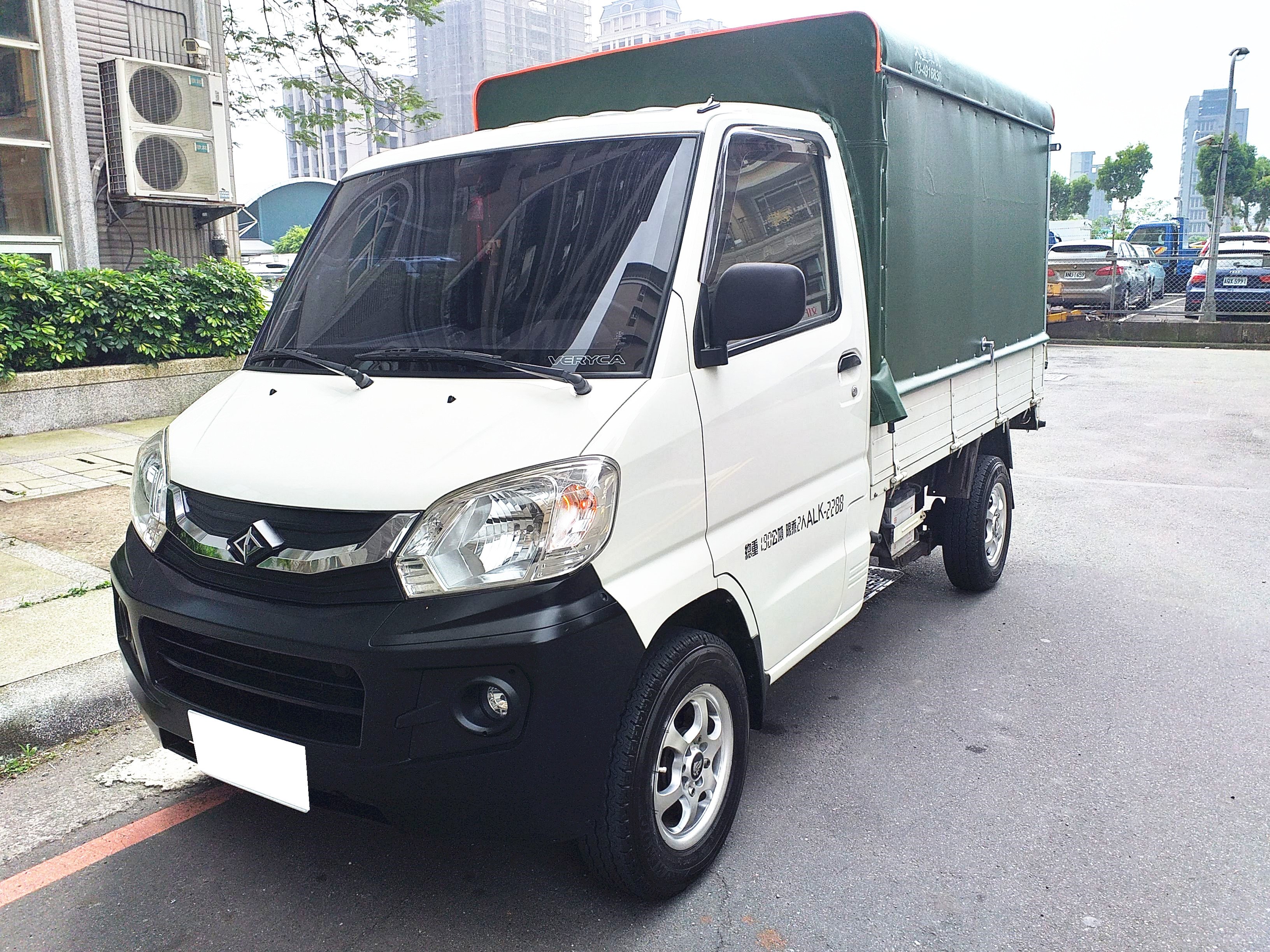 2015 Mitsubishi 三菱 商用車