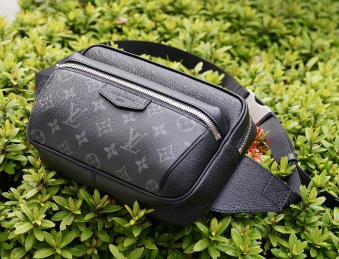 Louis Vuitton Outdoor Bum Bag M30245 PLEASE READ DESCRIPTION *