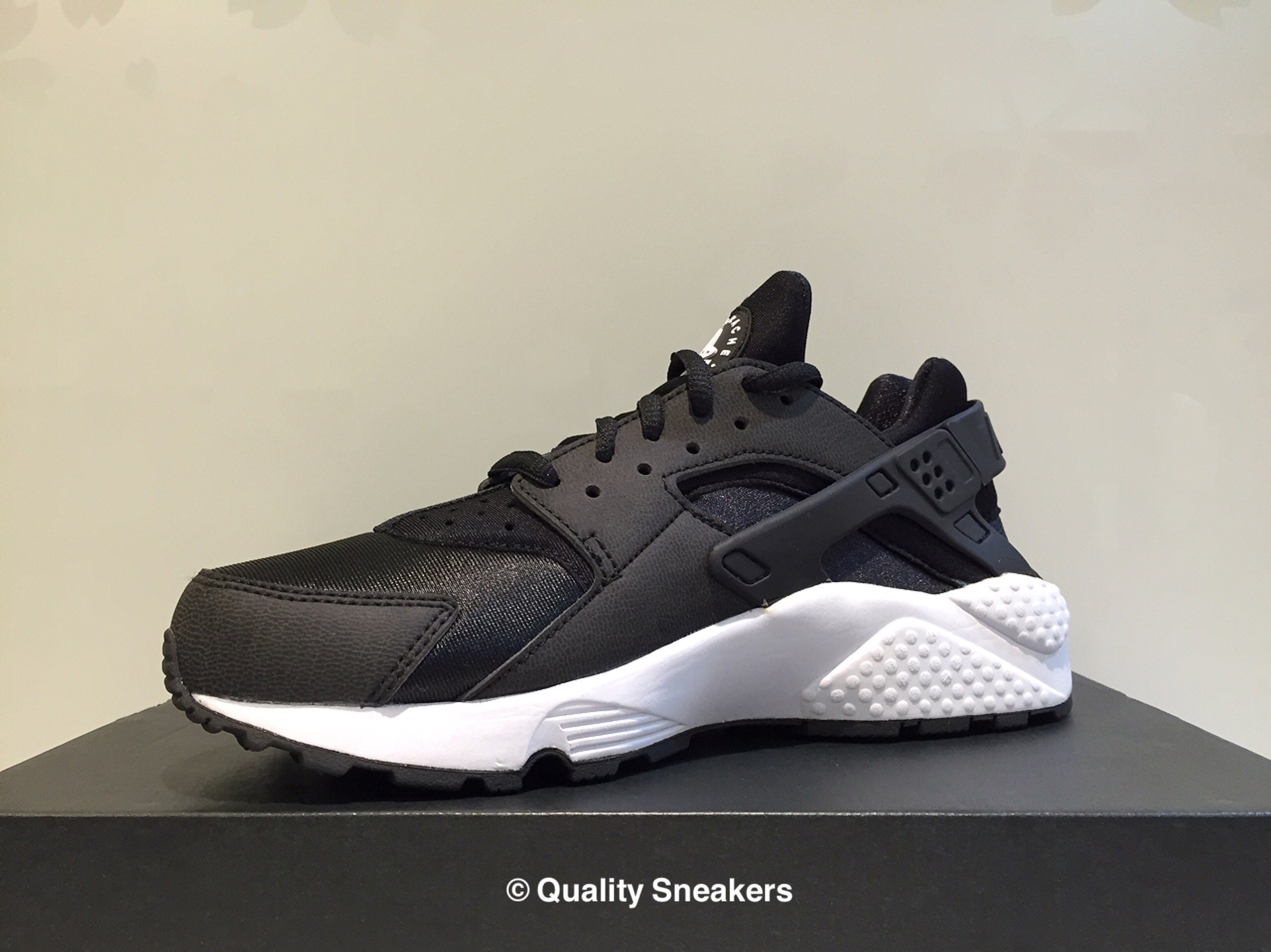 現貨- Nike Wmns Air Huarache Run 黑武士黑白一代女段634835