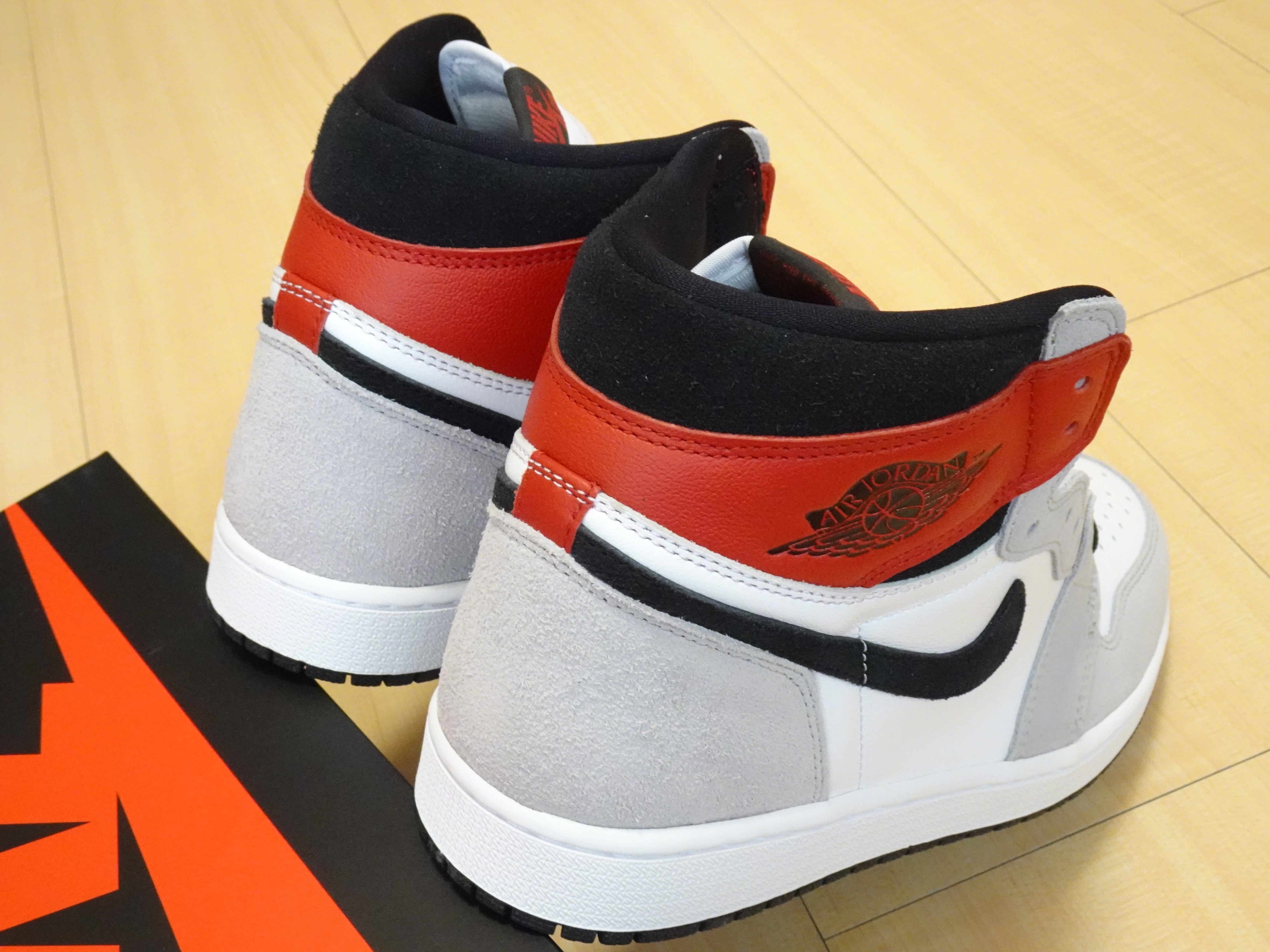 NIKE AIR JORDAN 1 RETRO AJ1 灰腳指Light Smoke Grey煙灰紅555088-126