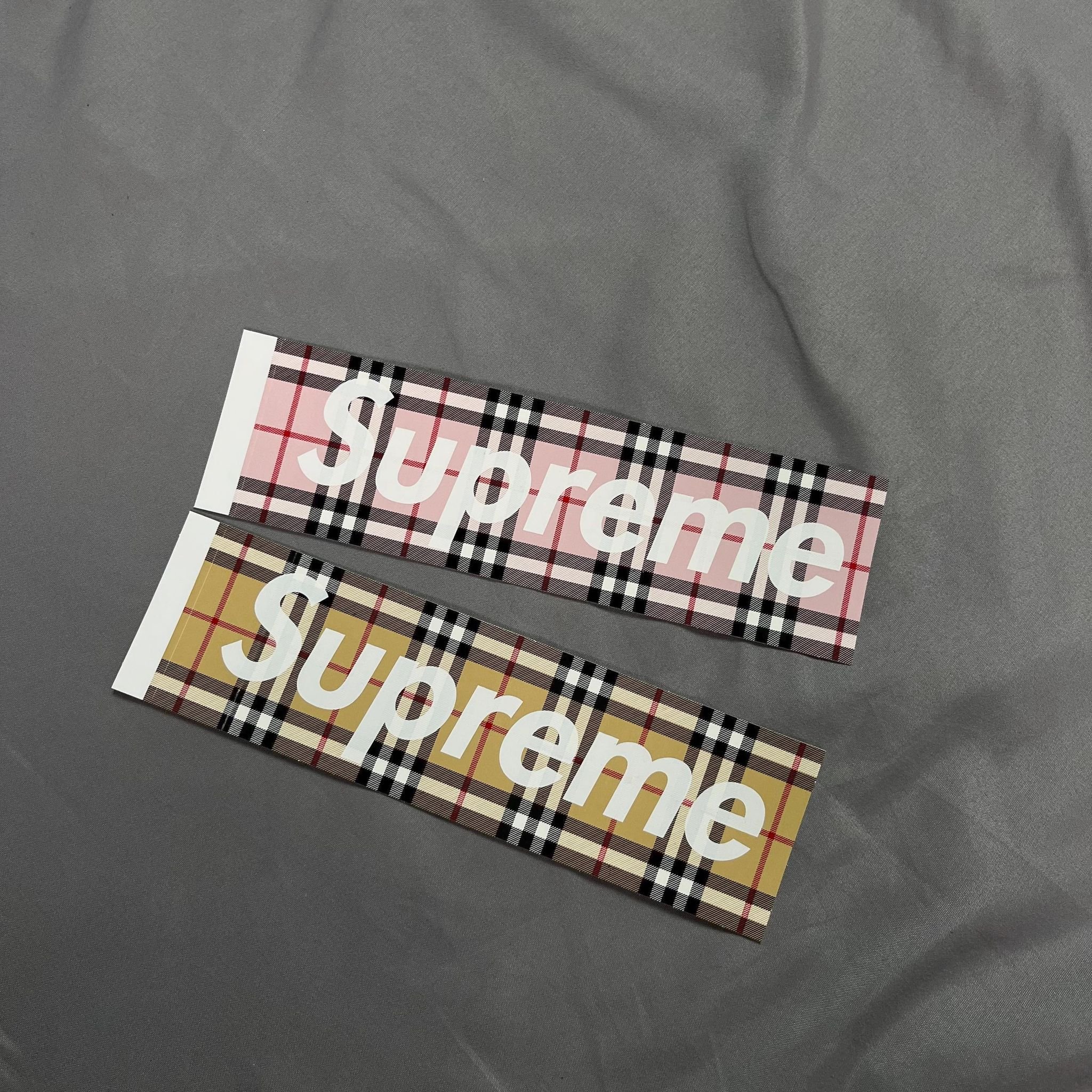 激安超安値 Supreme Burberry Box Logo Sticker 