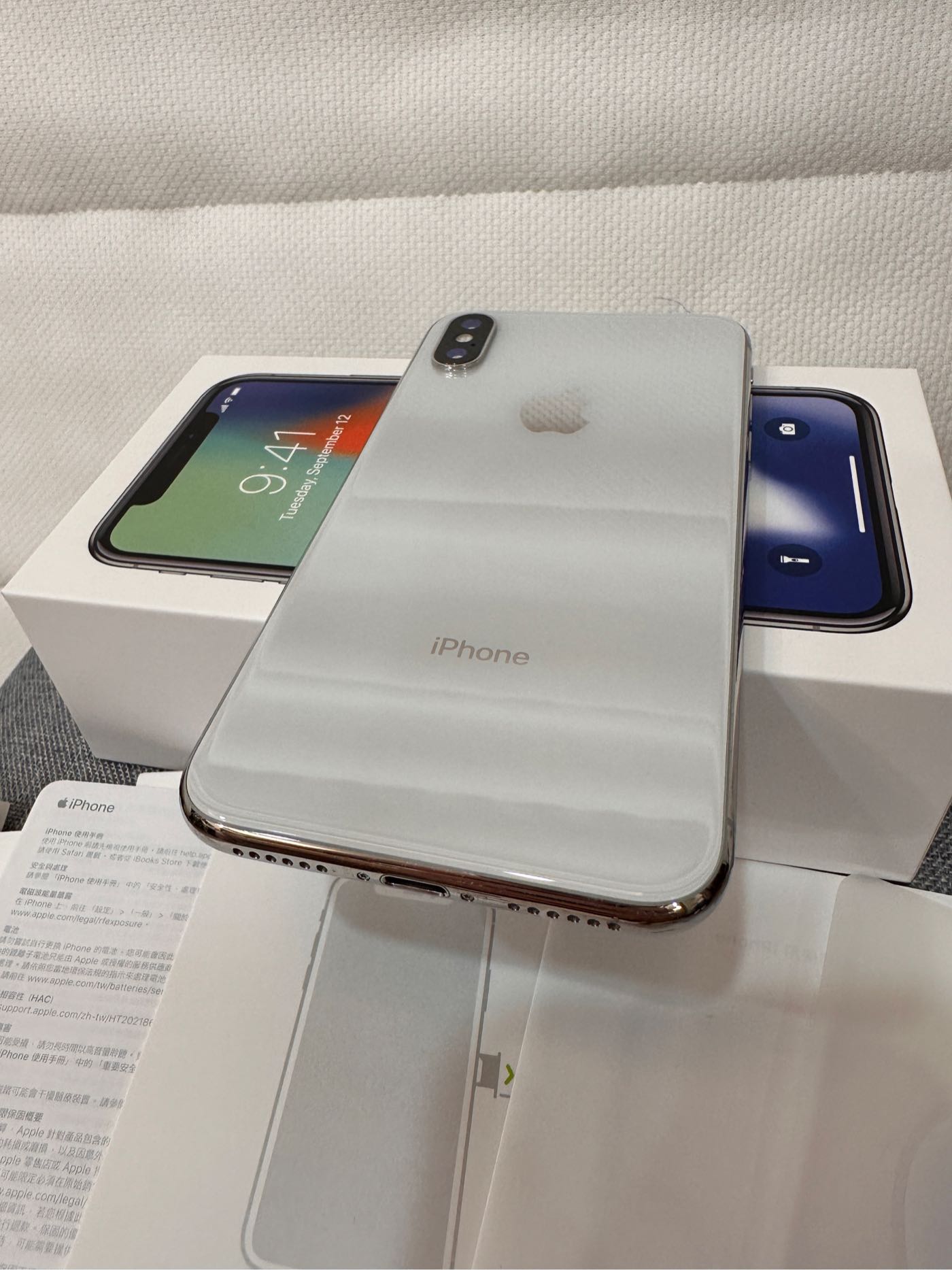 Apple iPhone X, 銀色, 64GB, 盒裝9成新, 附全新豆腐頭| Yahoo奇摩拍賣