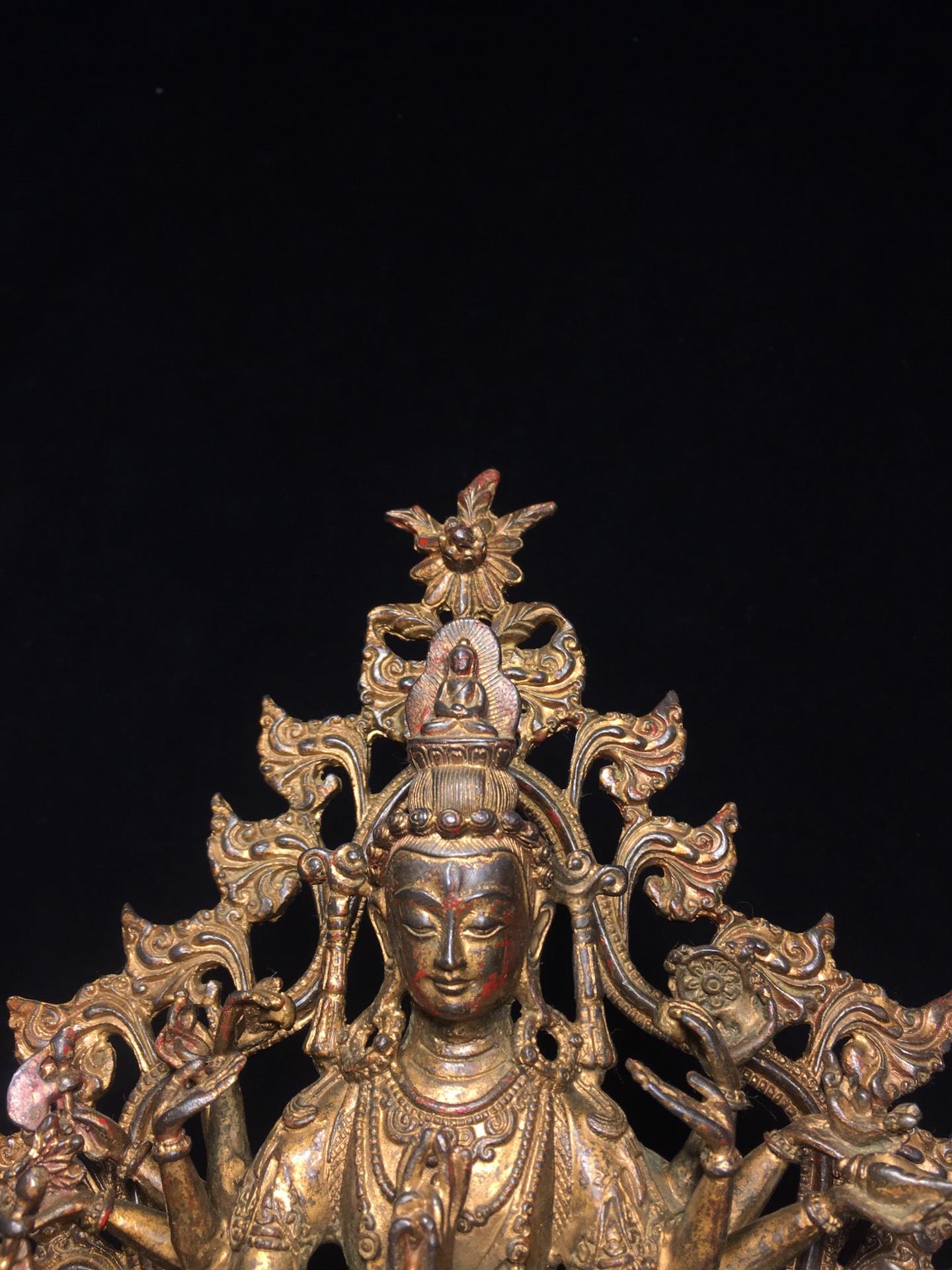 純銅準提菩薩佛像，寬20cm高34cm厚12cm，重2公斤，45080R