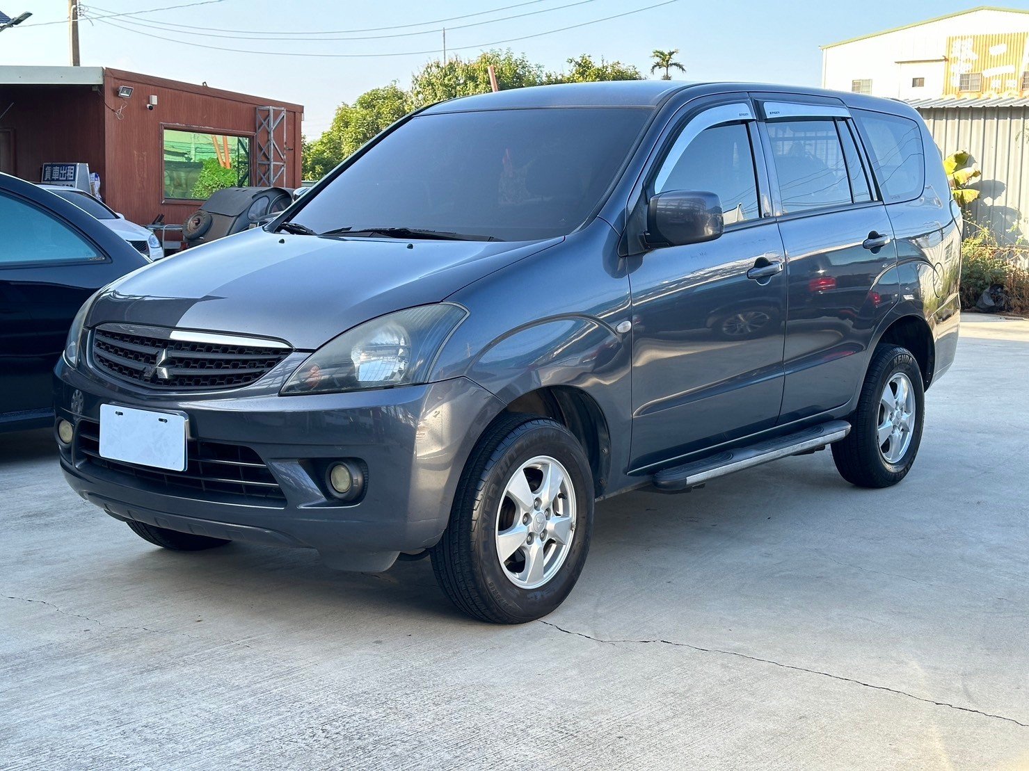 2014 Mitsubishi 三菱 Zinger